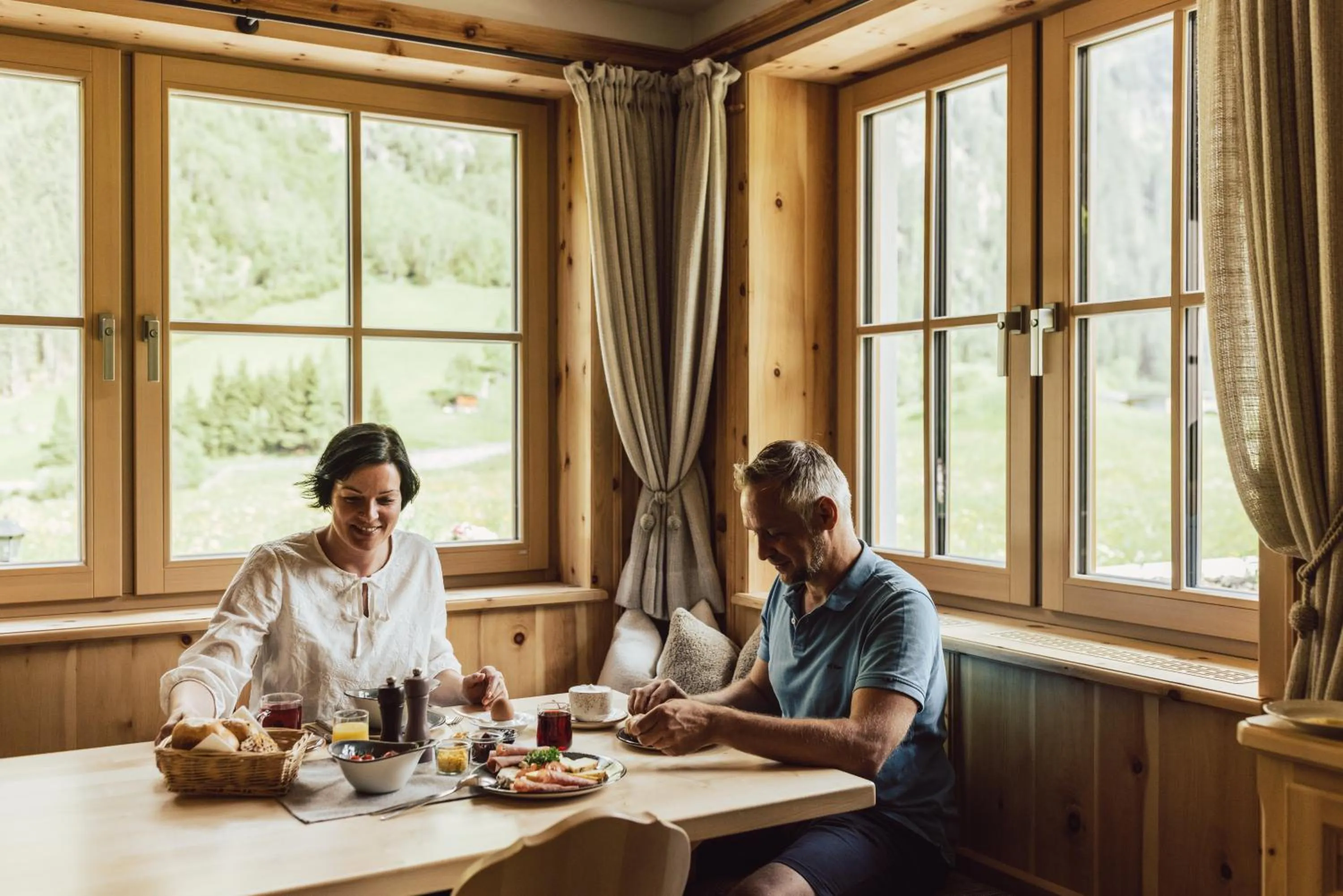 Breakfast in Hotel Weisseespitze