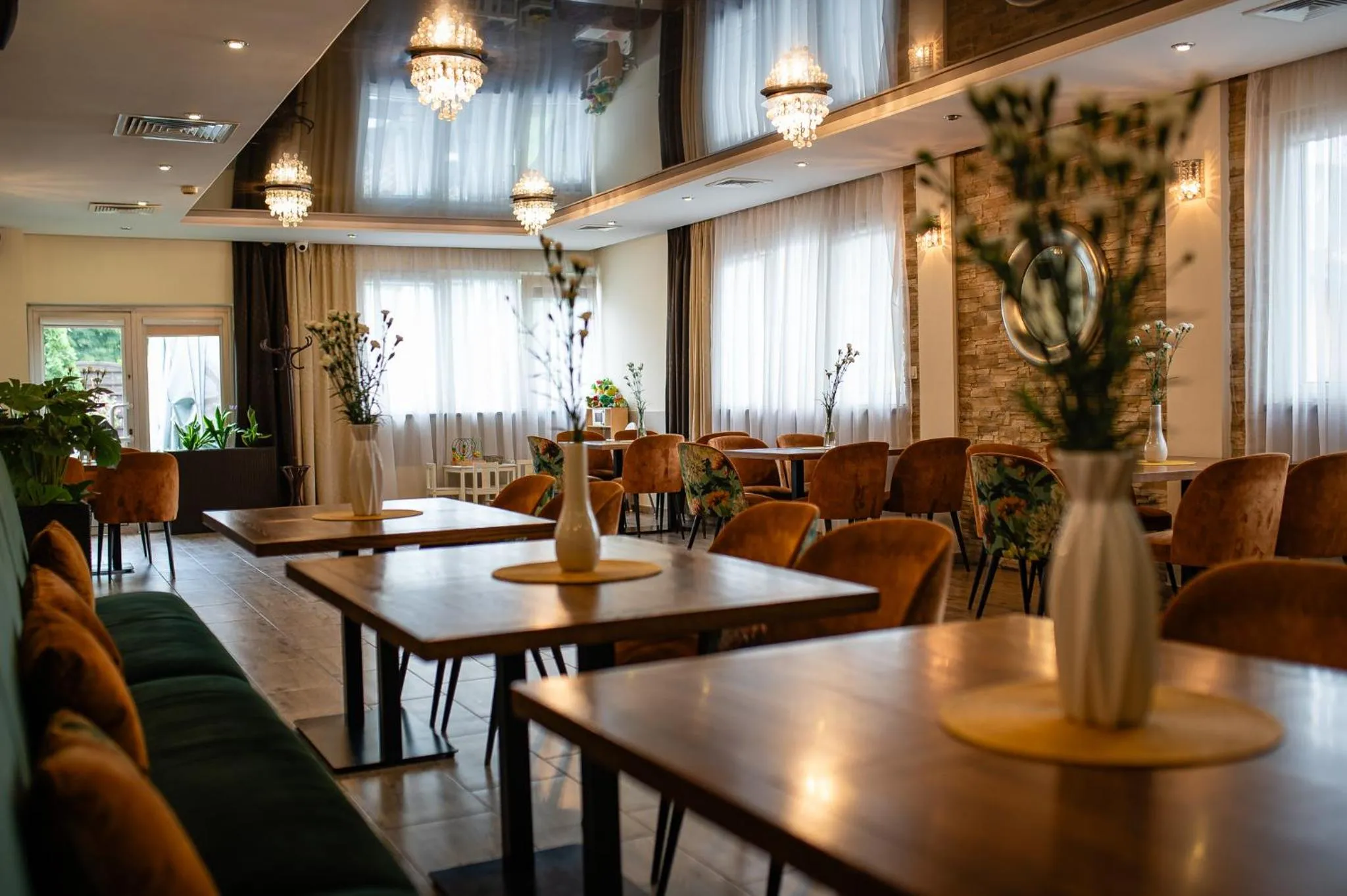 Restaurant/places to eat in Hotel Alta