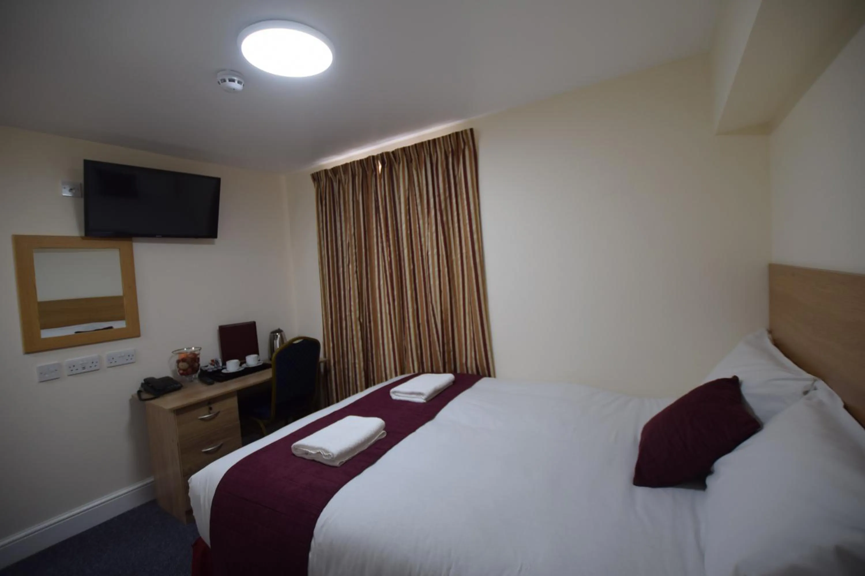 Bedroom, Bed in PremierLux Serviced Apartments