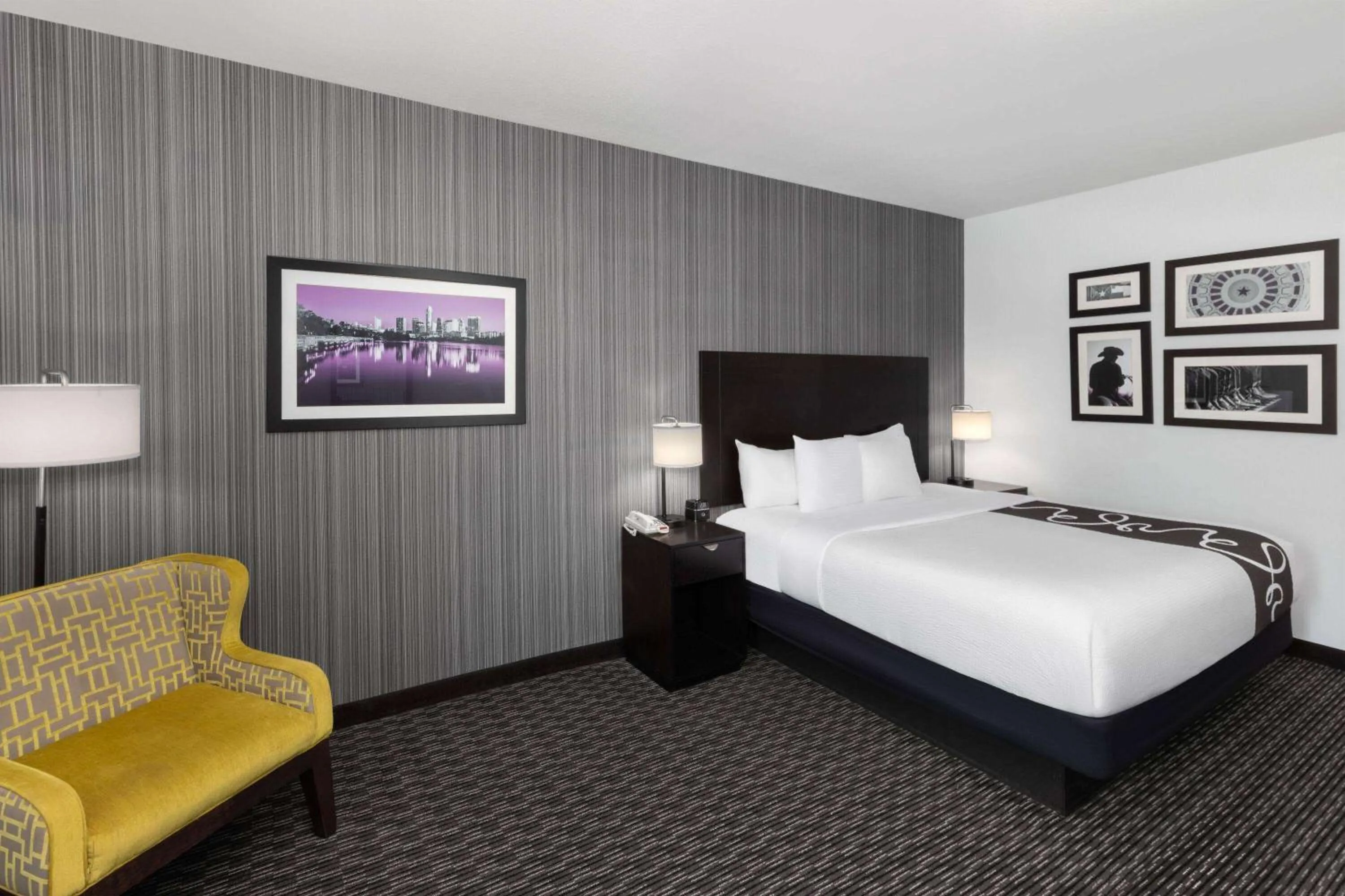 Photo of the whole room, Bed in La Quinta by Wyndham Austin - Cedar Park