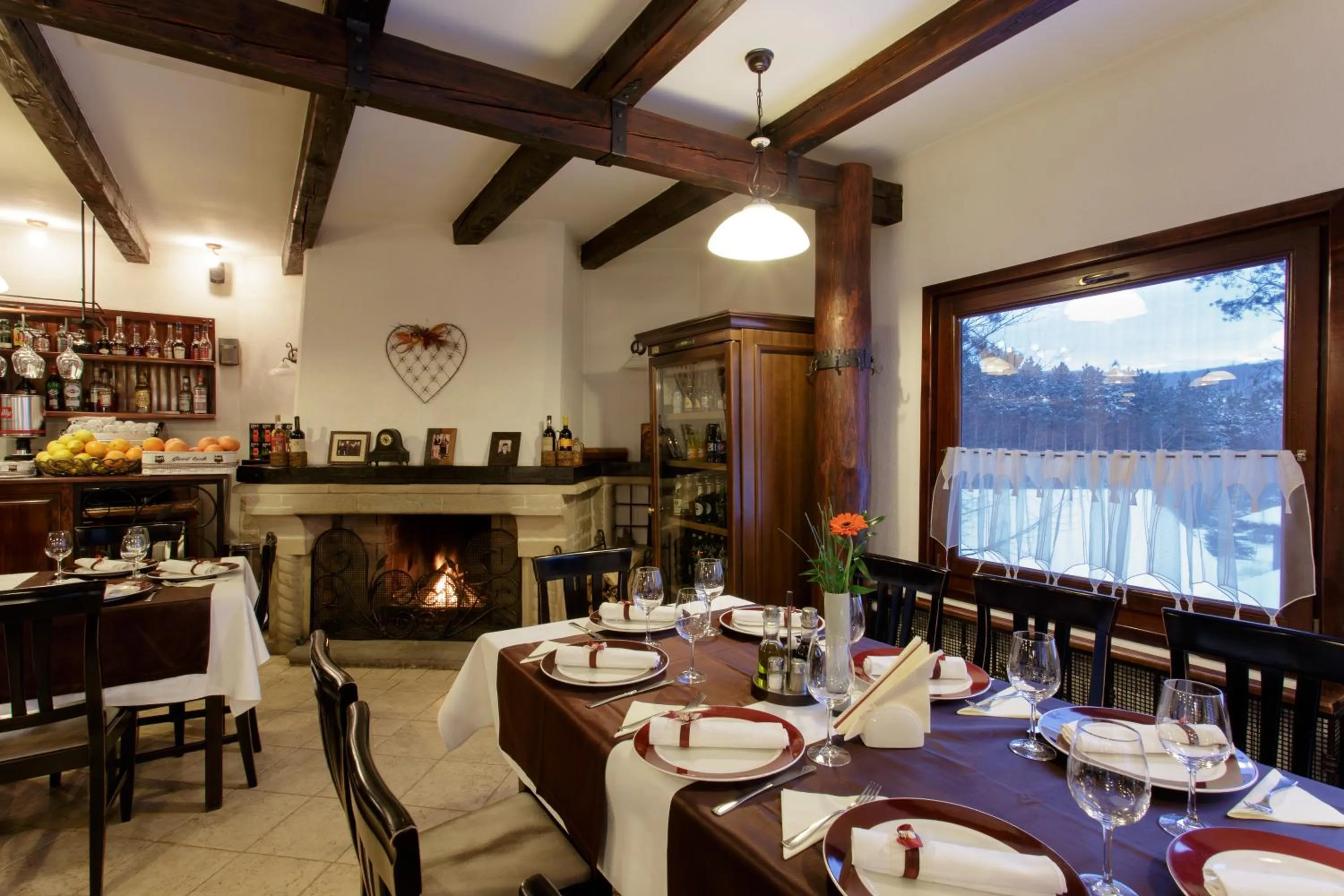 Restaurant/places to eat in Hotel Helen