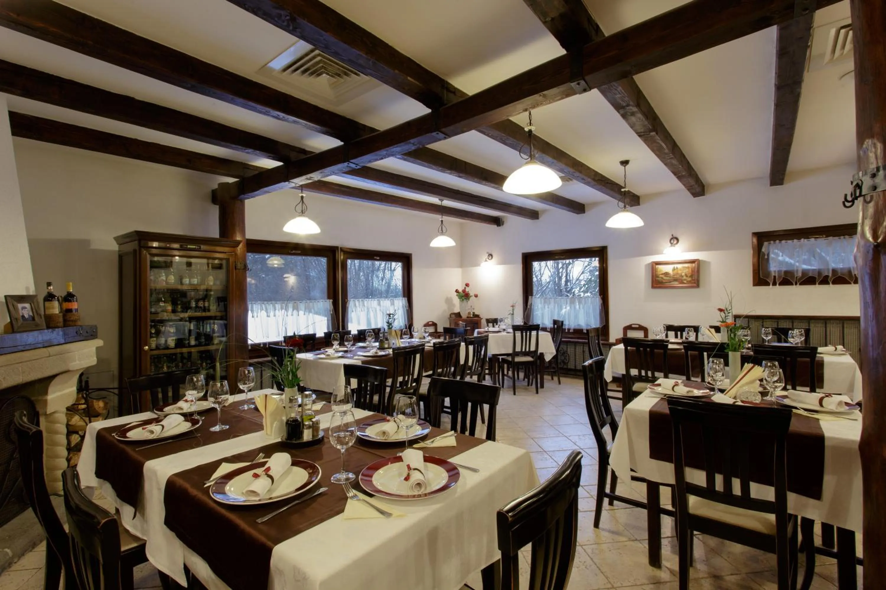 Restaurant/places to eat in Hotel Helen