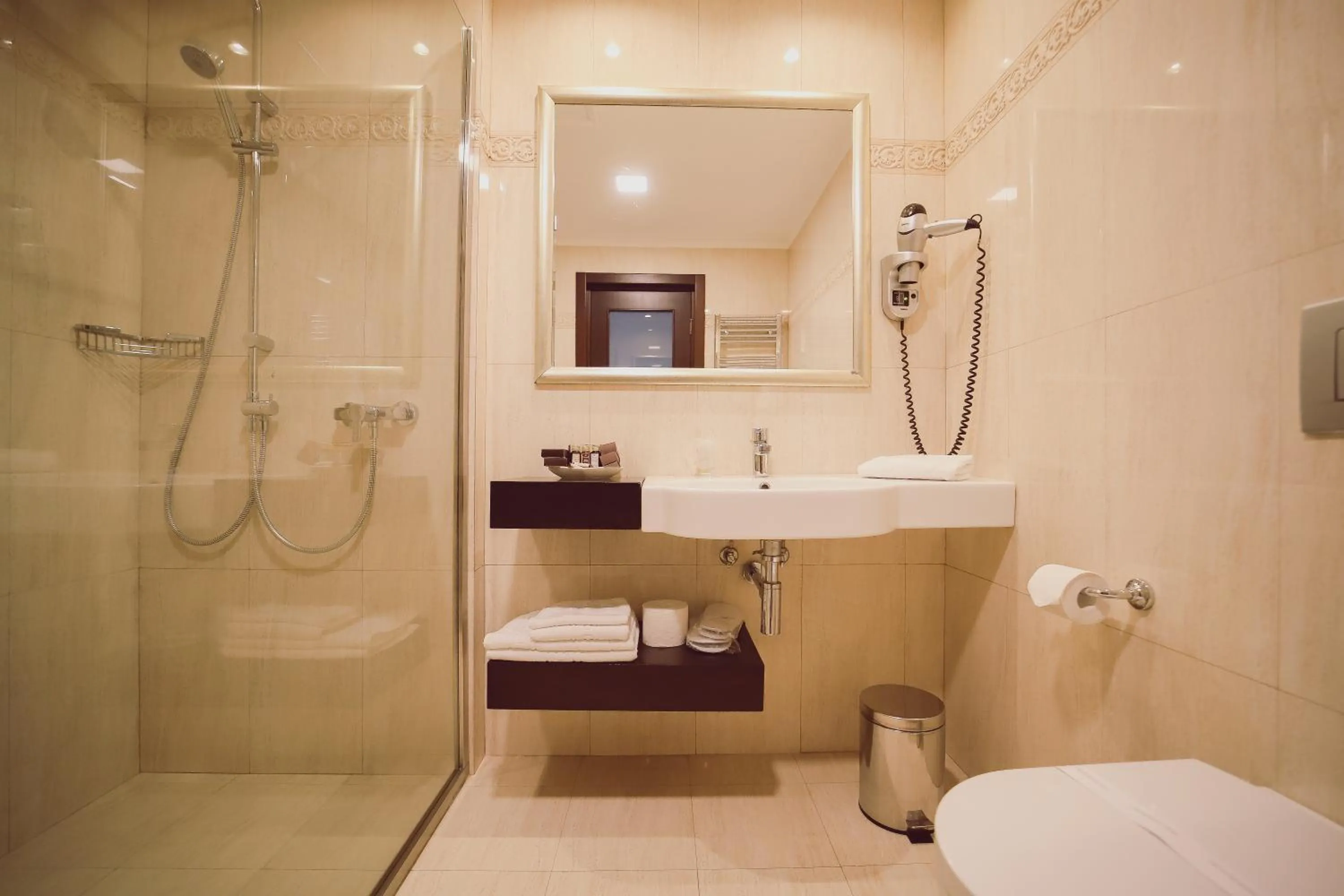 Shower in Hotel Helen