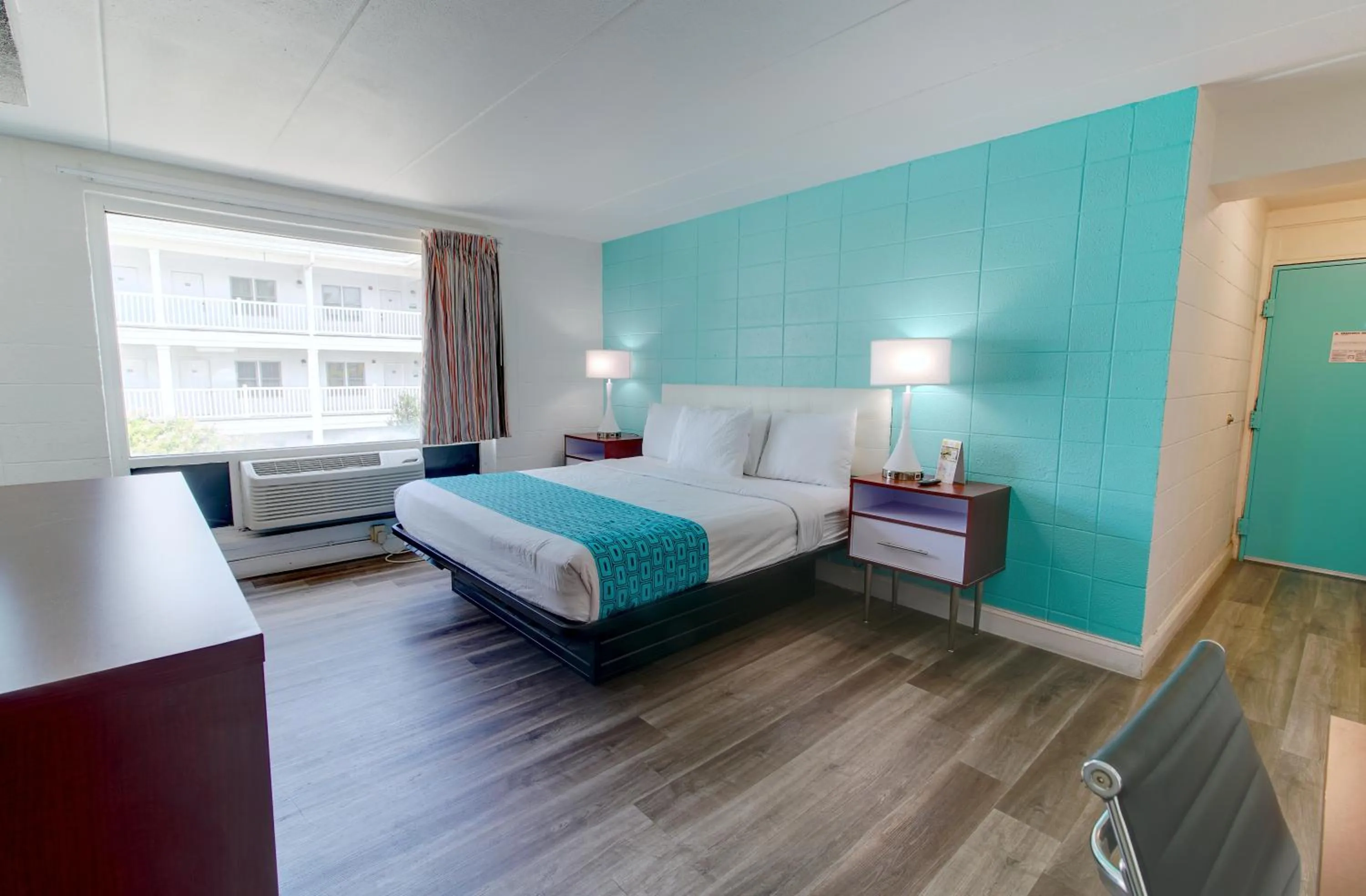 Bed in Howard Johnson by Wyndham Virginia Beach At The Beach