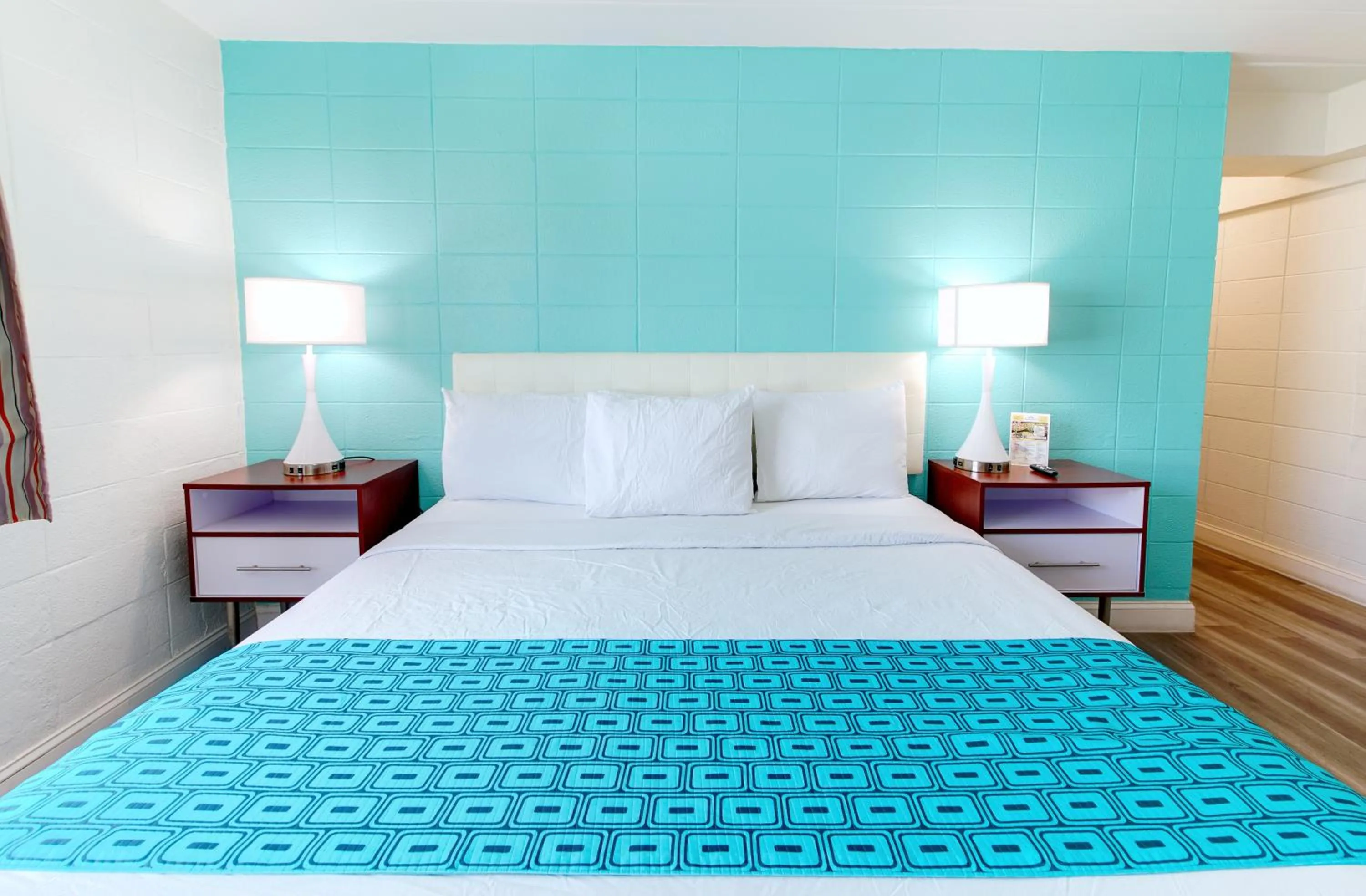 Bed in Howard Johnson by Wyndham Virginia Beach At The Beach