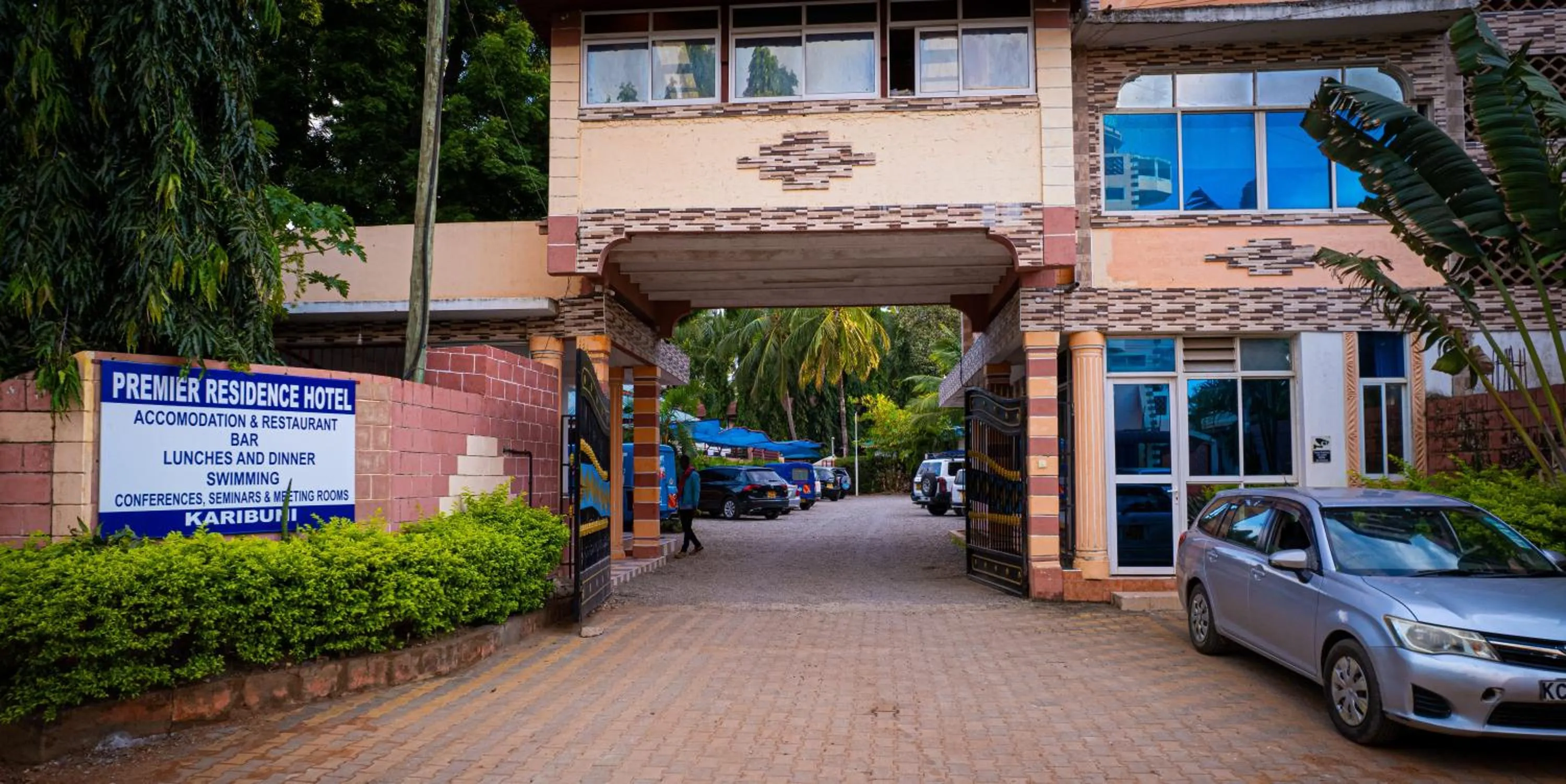 Facade/entrance in Premier Guest Residence Hotel