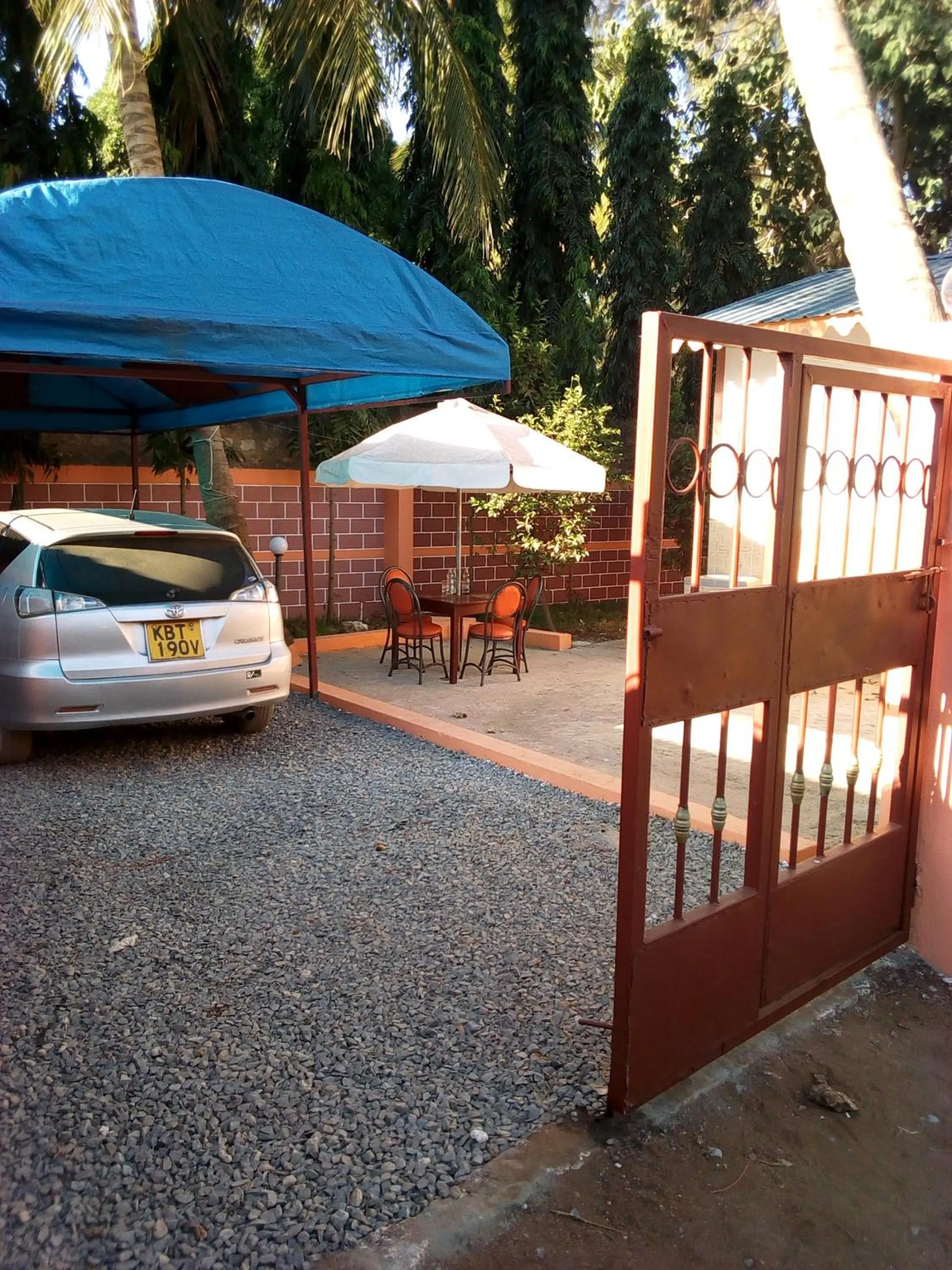 Patio in Premier Guest Residence Hotel