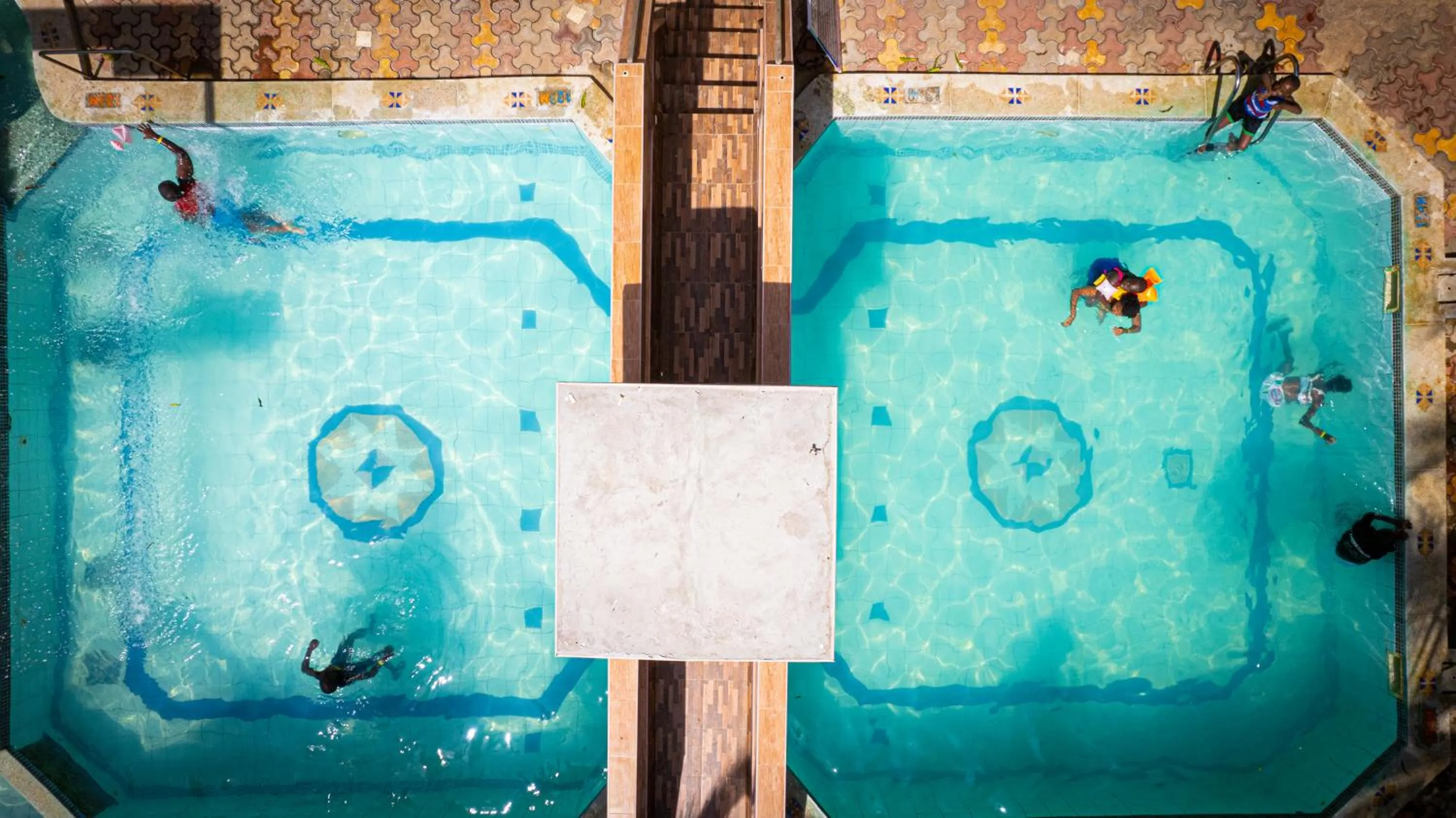 Swimming pool in Premier Guest Residence Hotel
