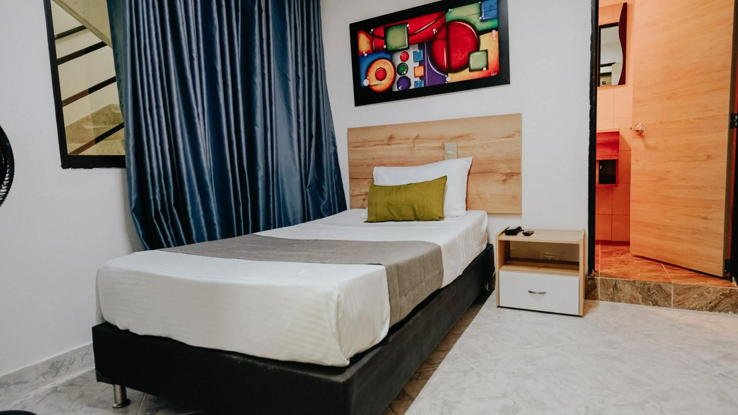 Bathroom, Bed in Hotel Balcones del Estadio