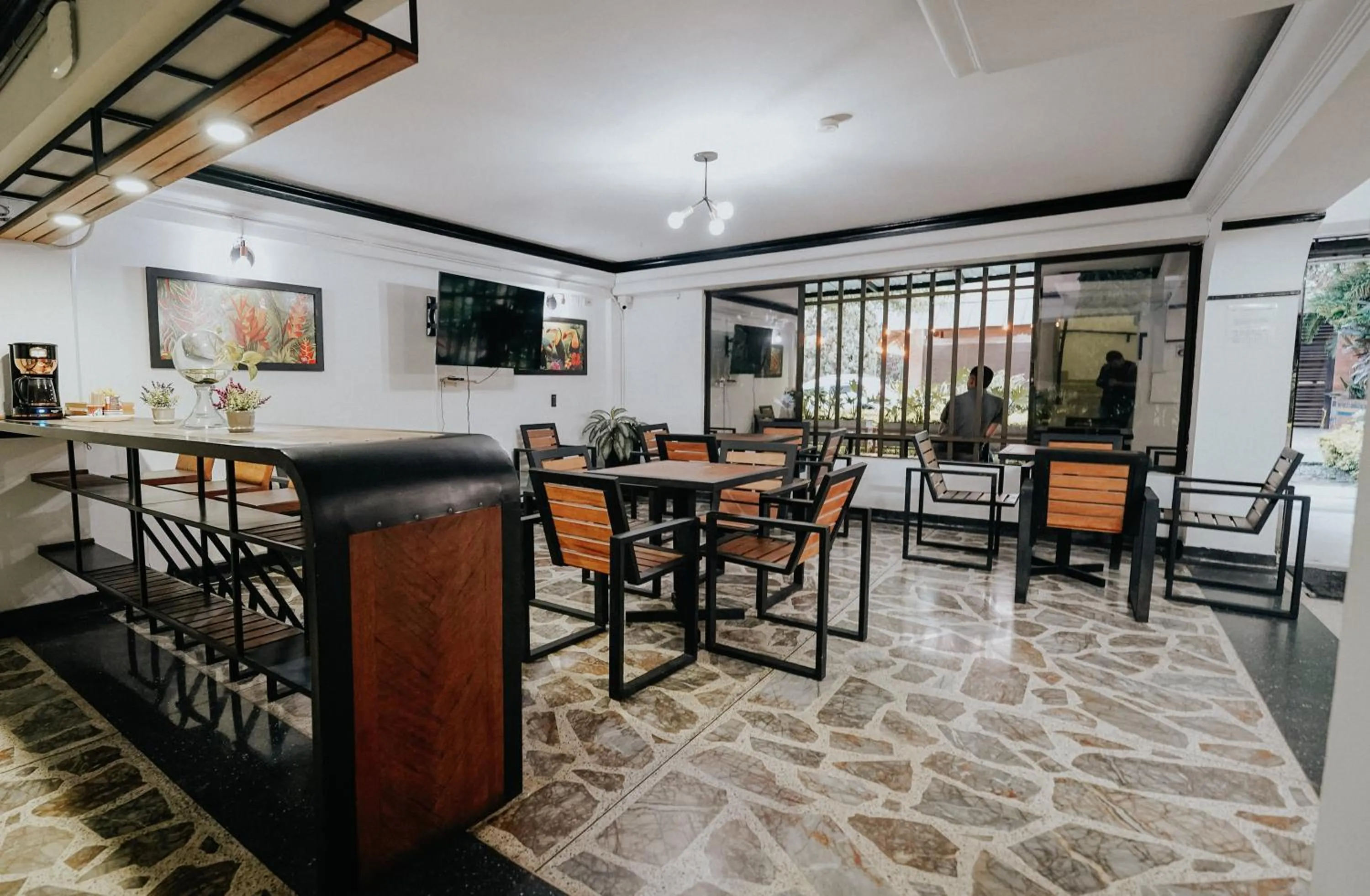 TV and multimedia in Hotel Balcones del Estadio