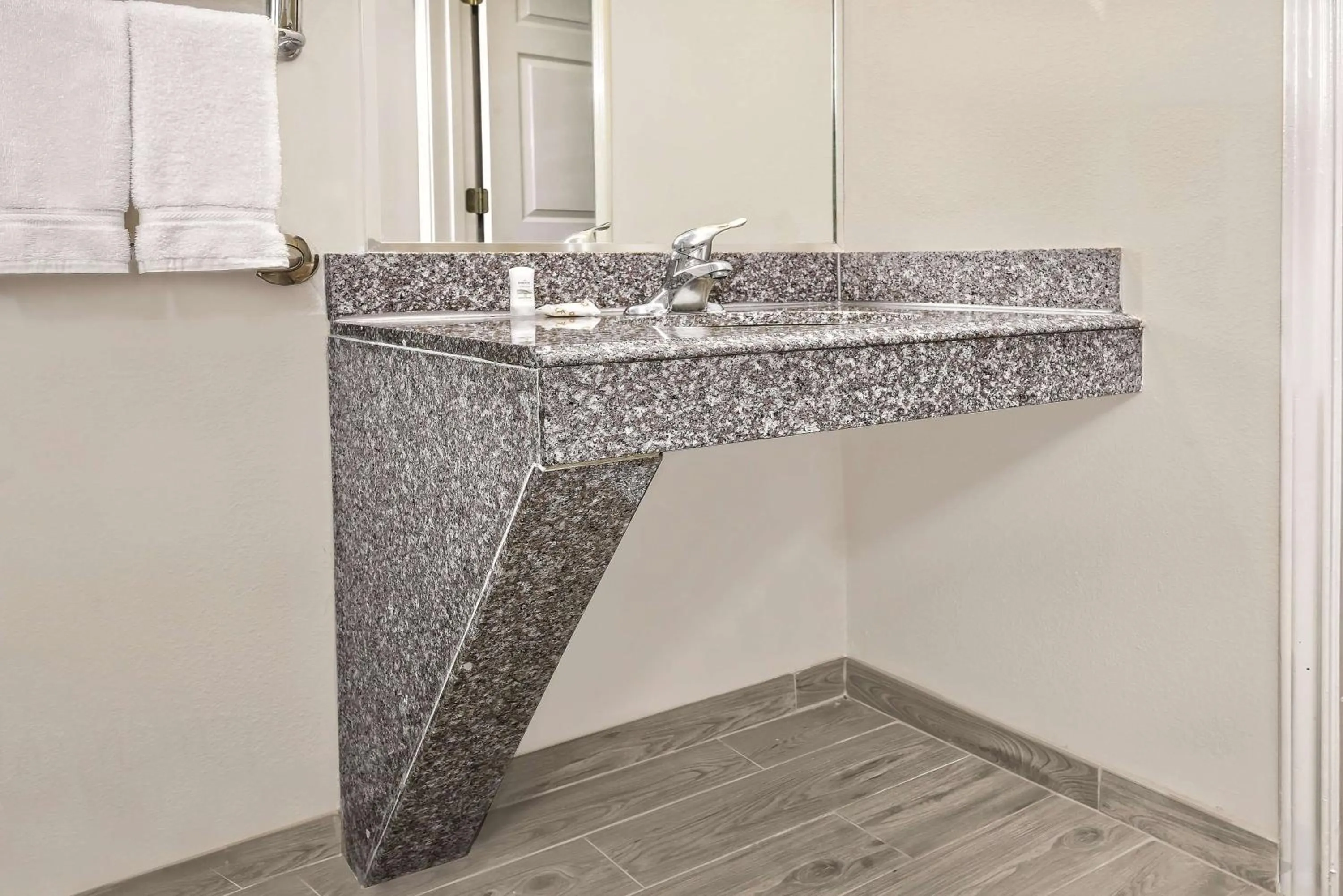 Photo of the whole room in La Quinta Inn & Suites by Wyndham Mercedes Outlet Mall