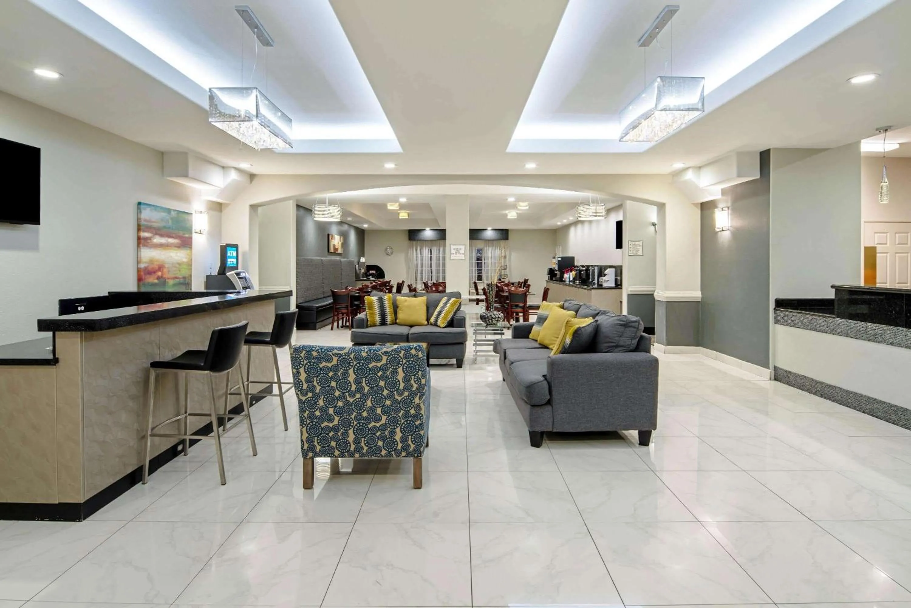 Lobby or reception in La Quinta Inn & Suites by Wyndham Mercedes Outlet Mall