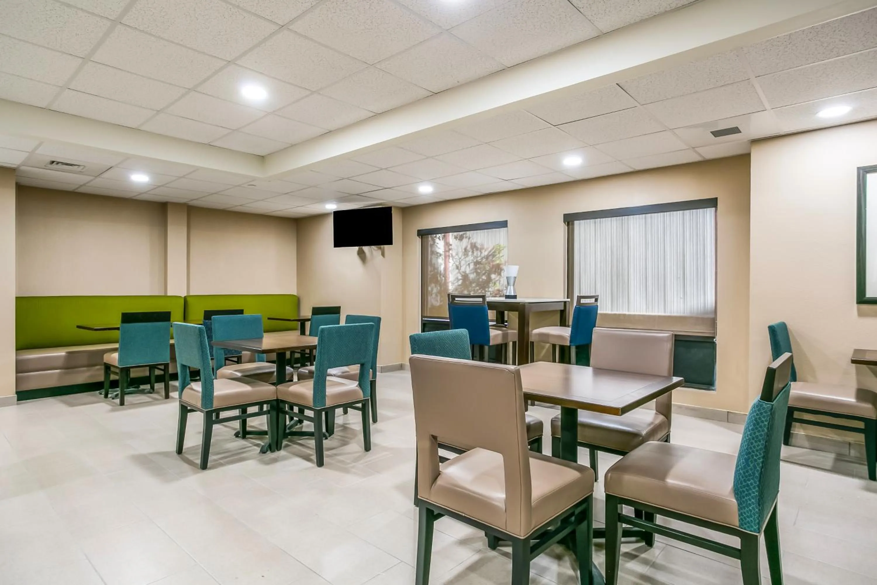 Breakfast in Aspire Hotel and Suites