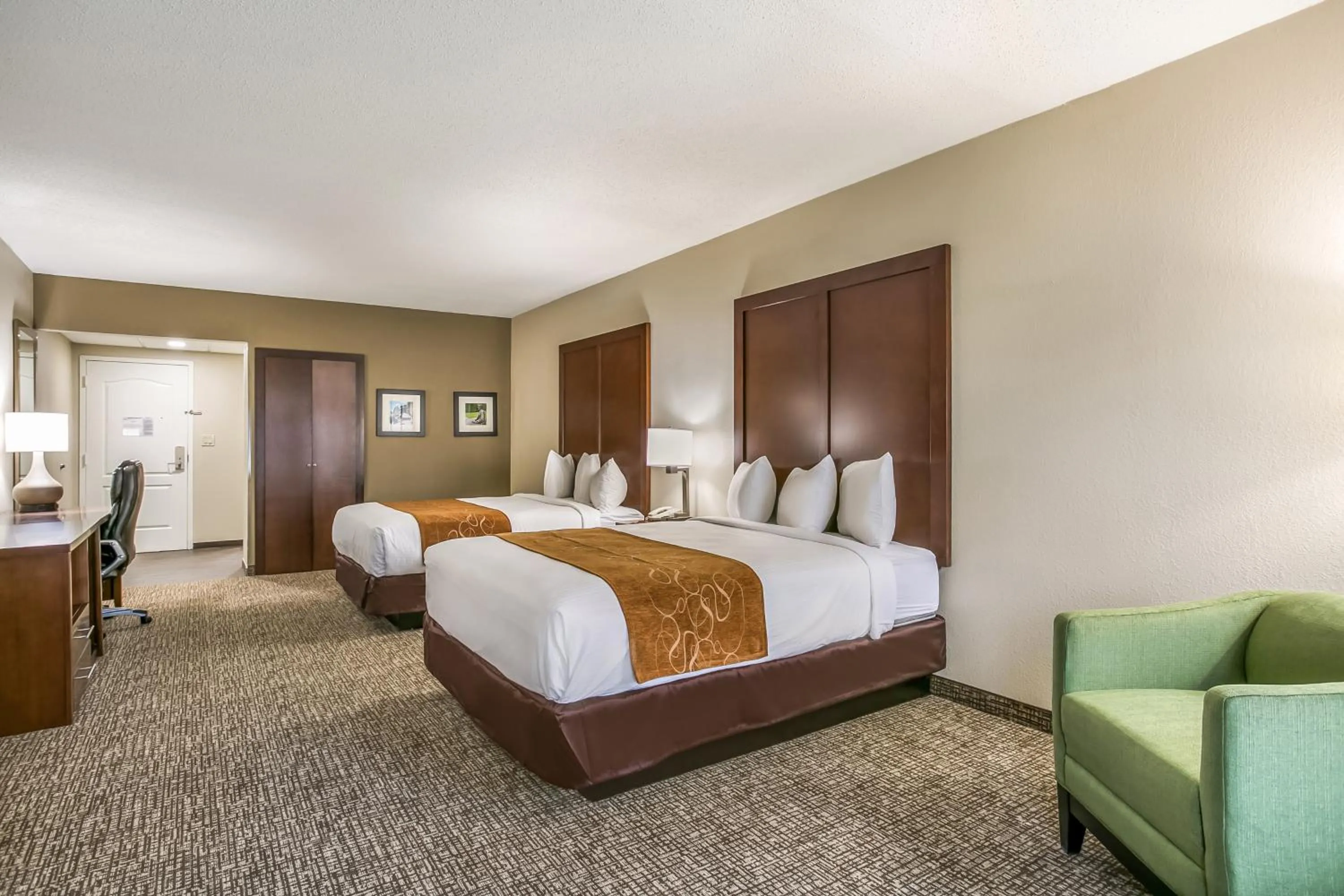 Photo of the whole room, Bed in Aspire Hotel and Suites