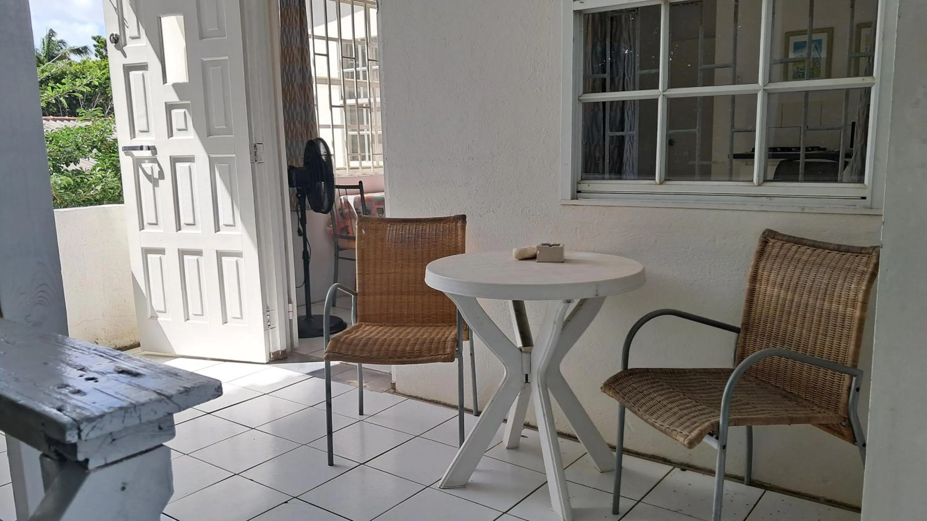 Happy Turtle Apartments