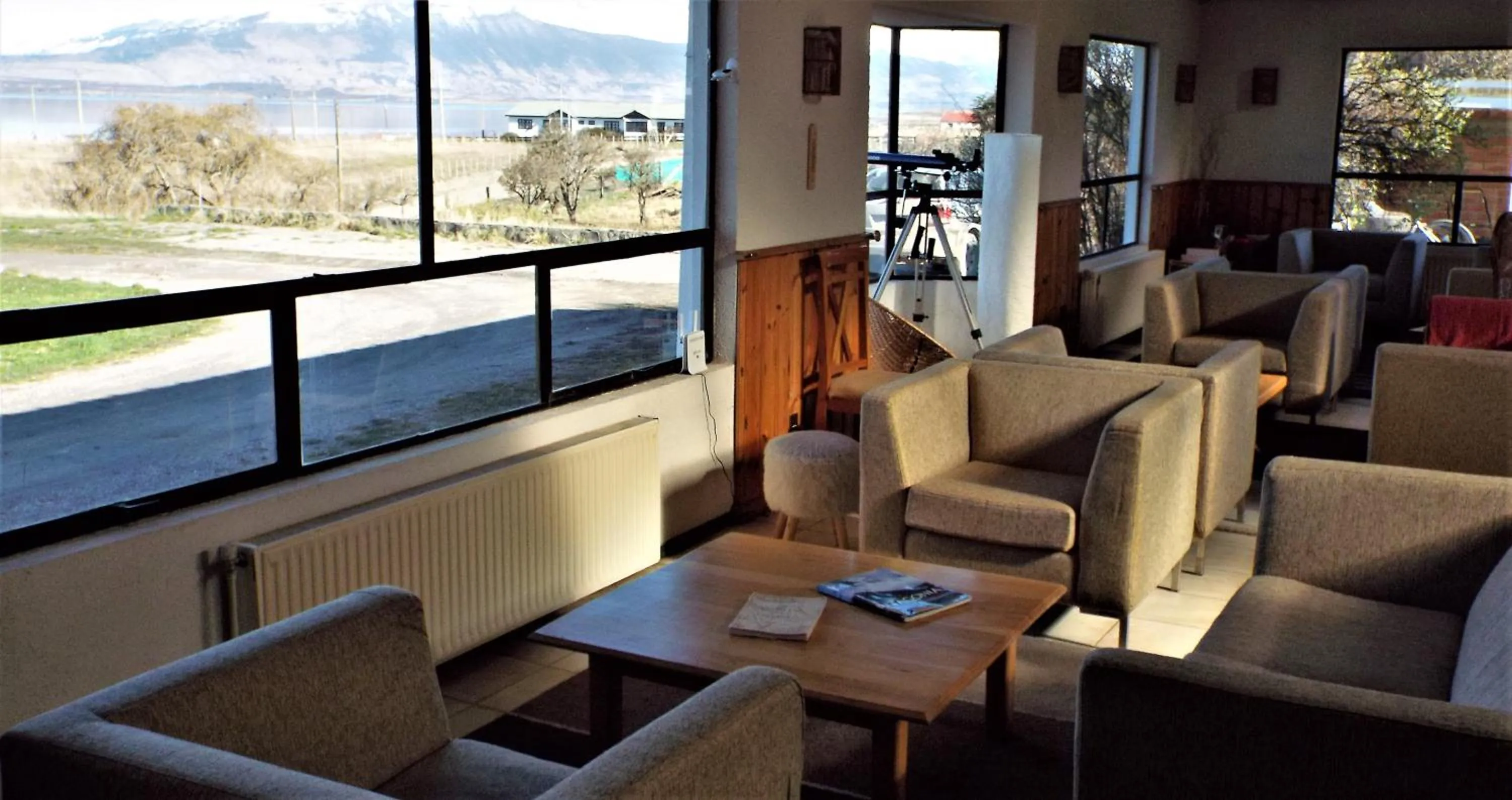 Communal lounge/ TV room in Hotel HD Natales