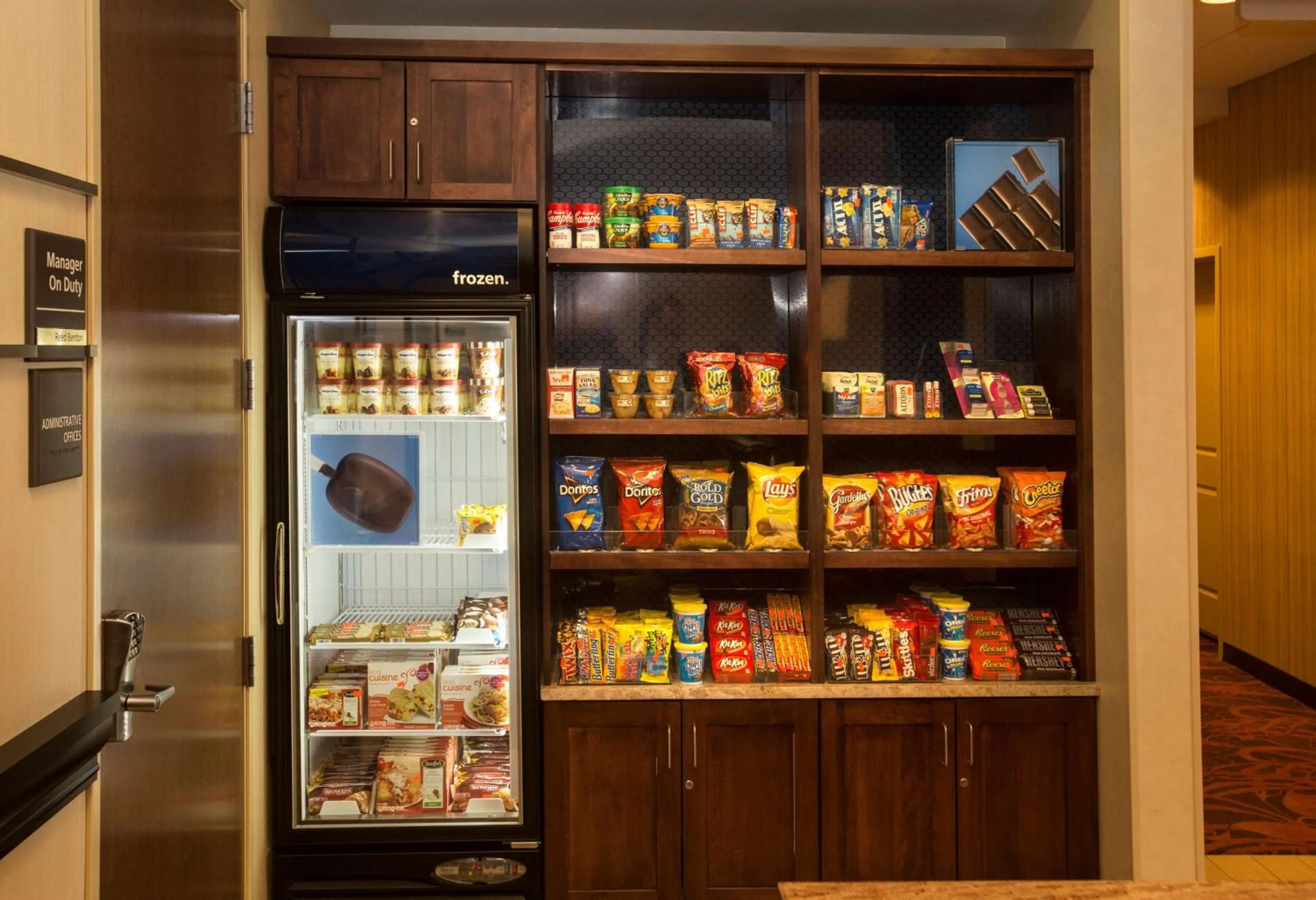 Restaurant/places to eat in Hampton Inn Marquette-Waterfront