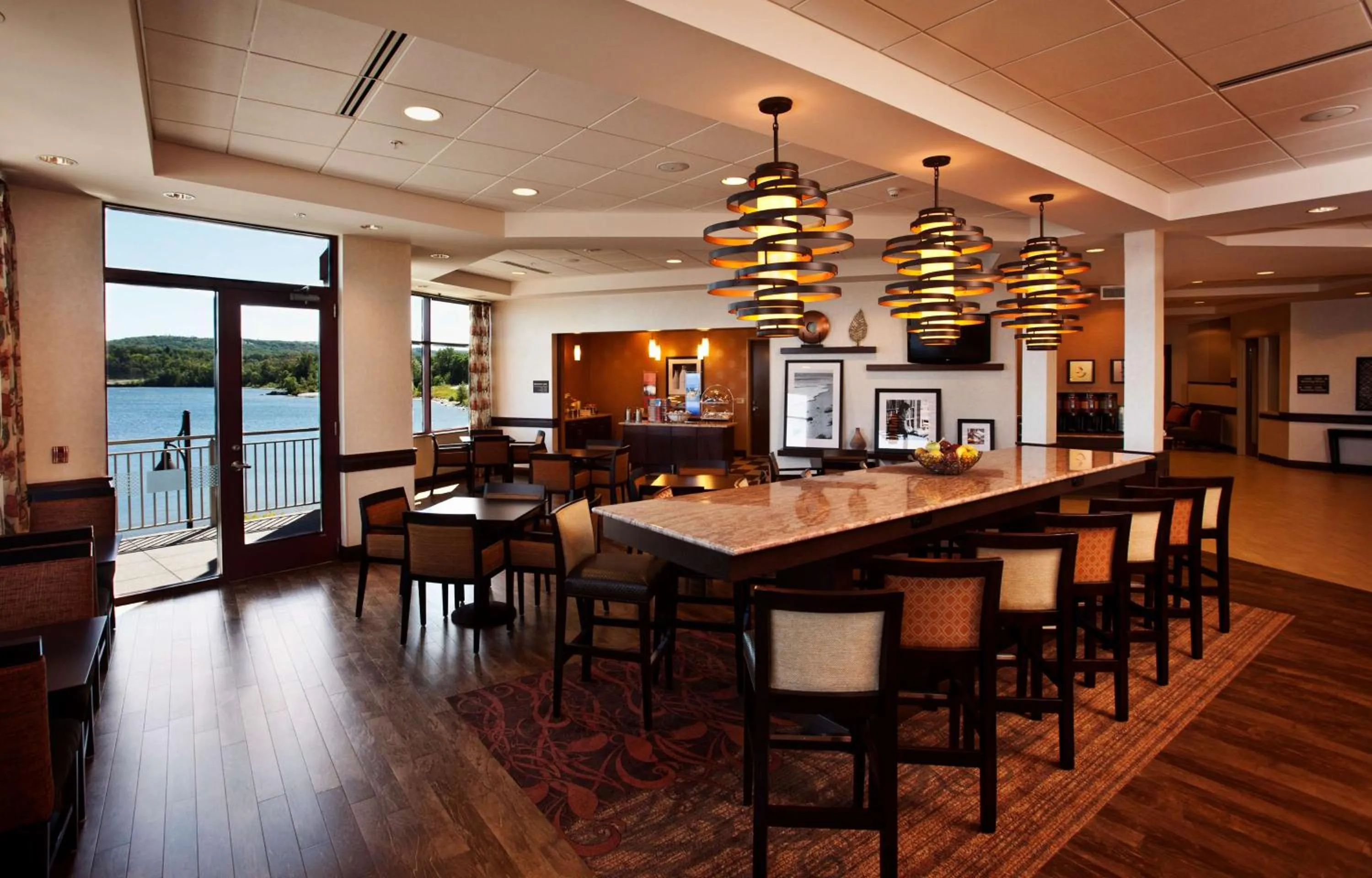 Lobby or reception in Hampton Inn Marquette-Waterfront
