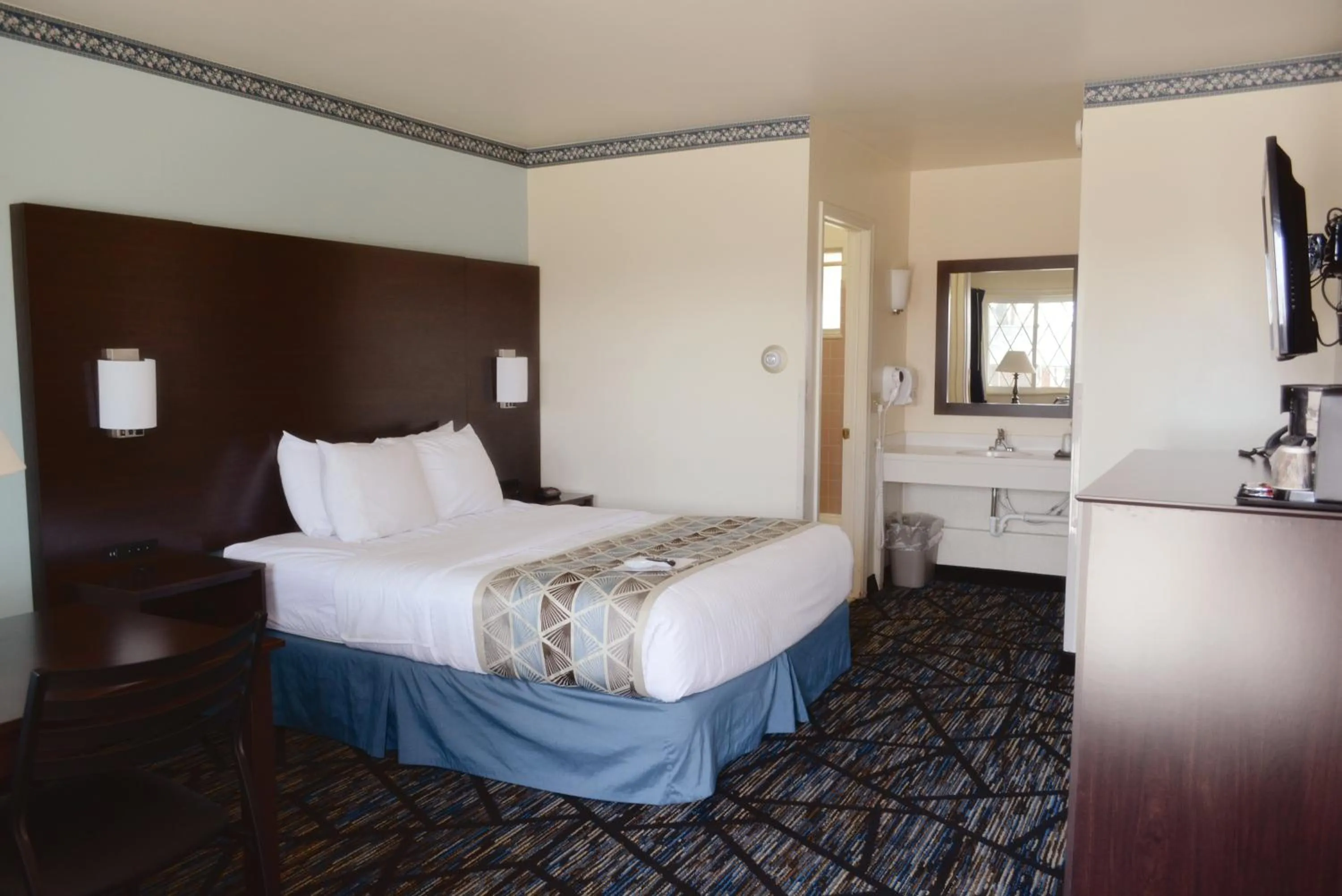 Bedroom, Bed in Frankenmuth Motel