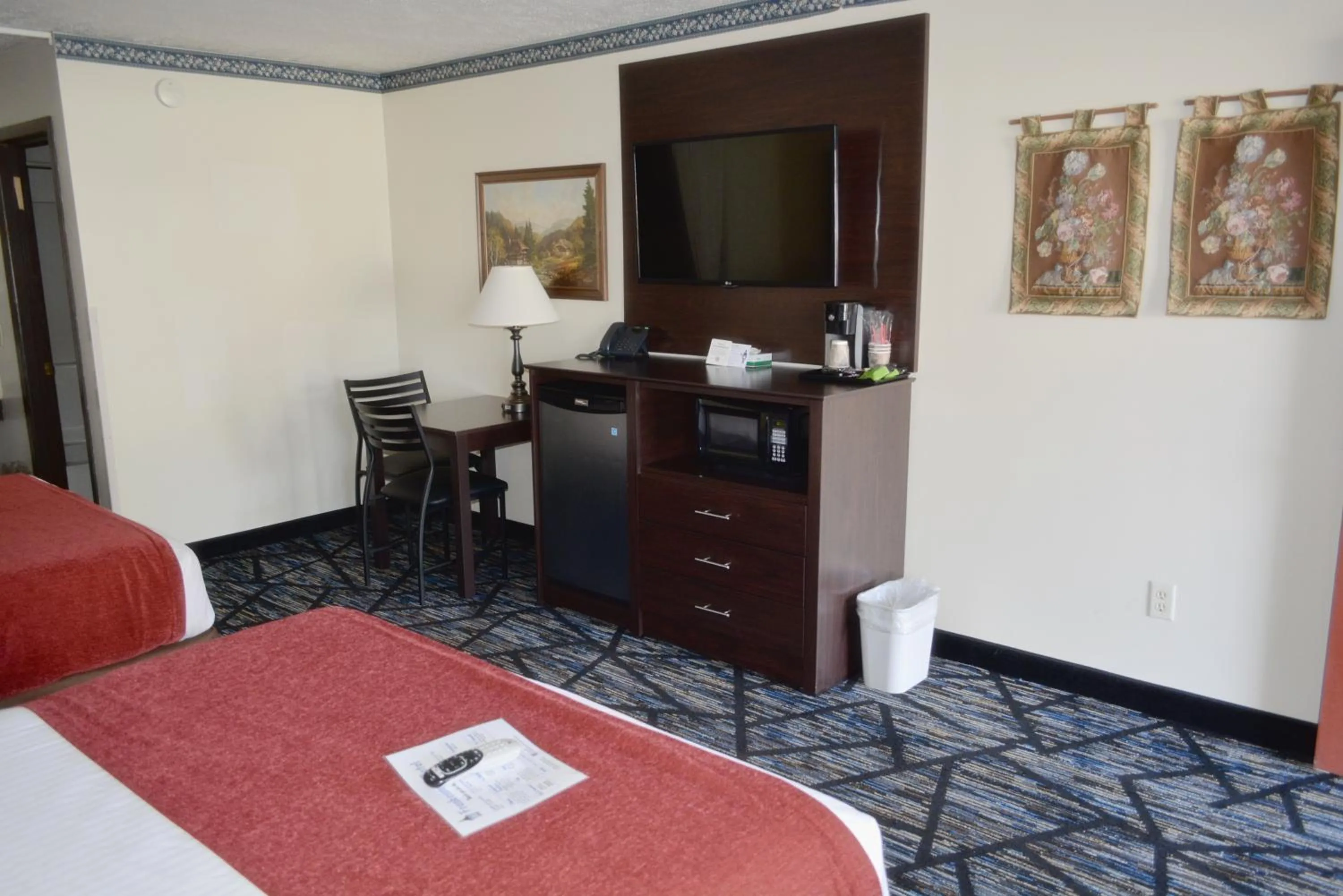 TV and multimedia, Bed in Frankenmuth Motel