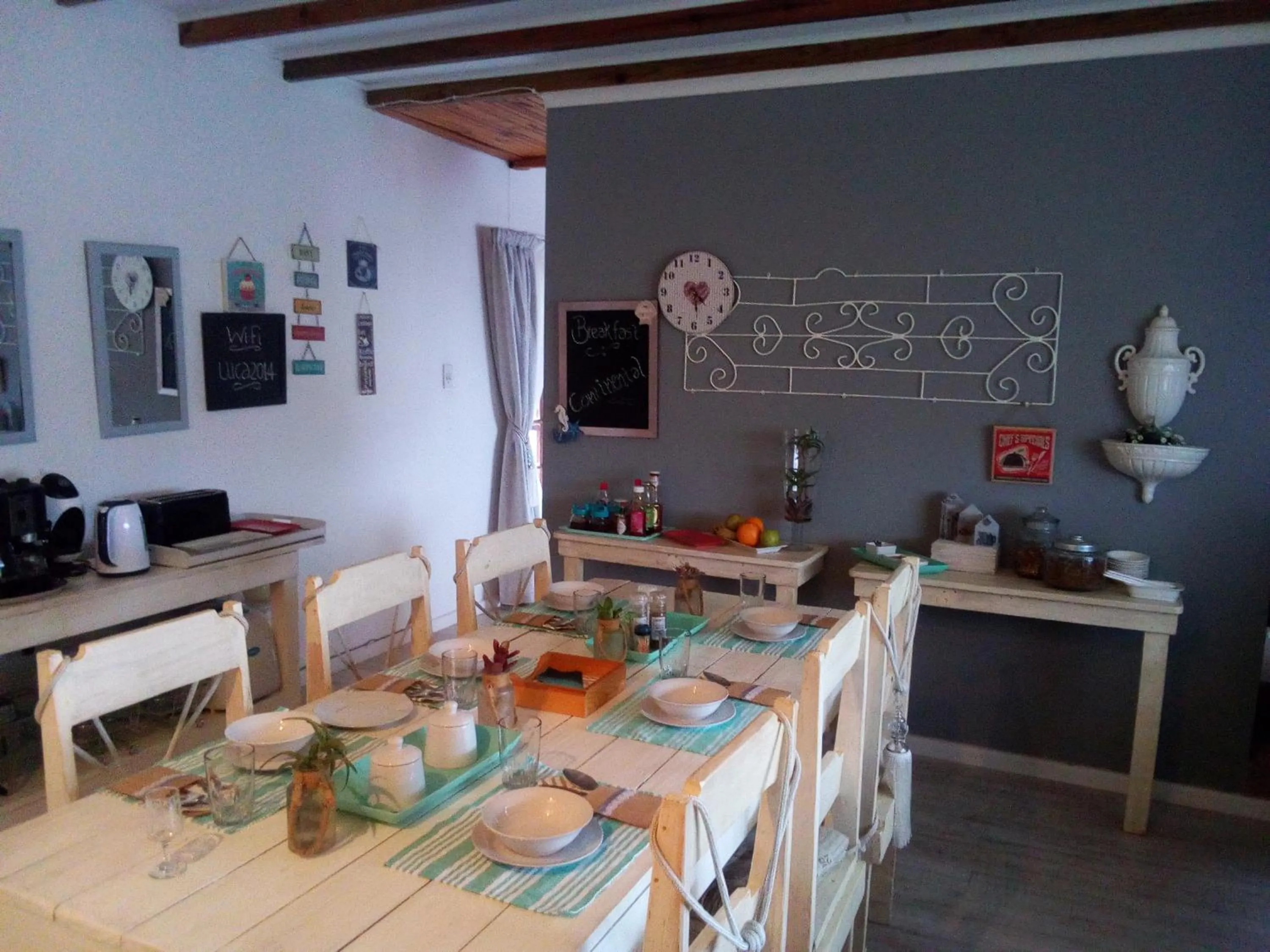 Food and drinks in 57 On Wellington Accommodation