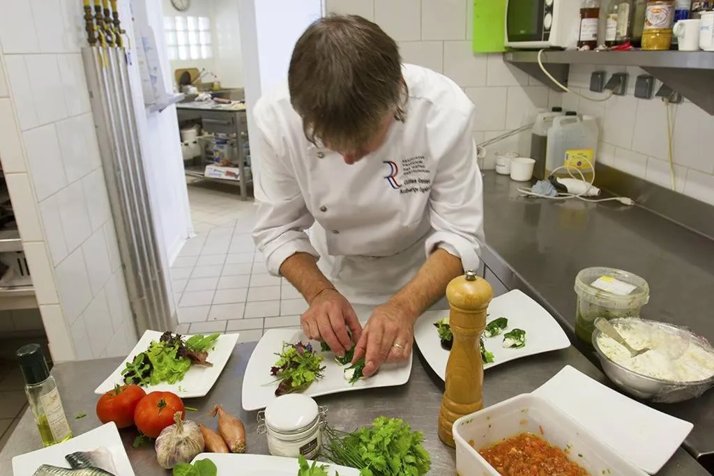 Logis Hotel Restaurant L' Auberge Cigaloise