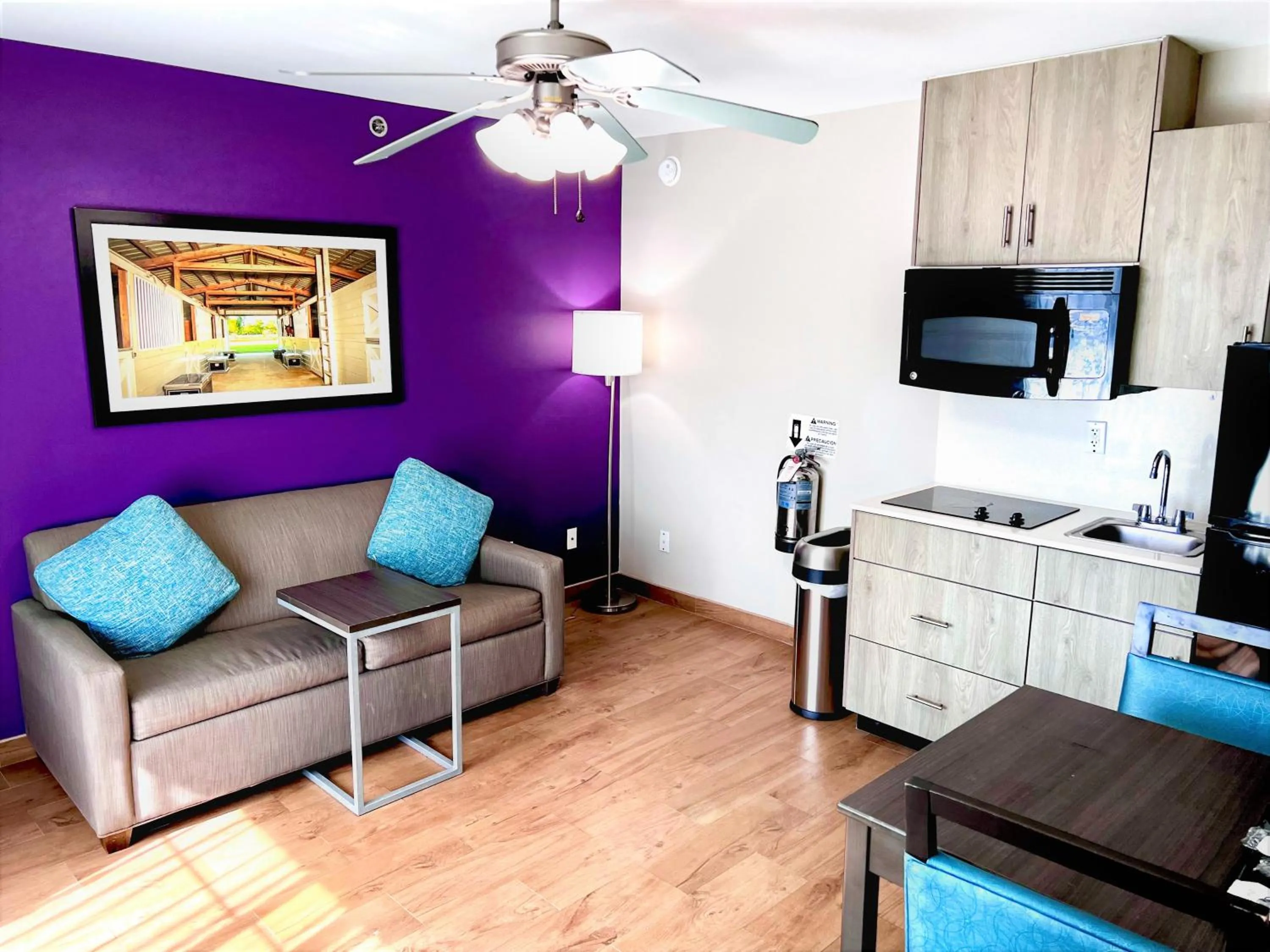 Kitchen or kitchenette in La Quinta by Wyndham Pharr North McAllen