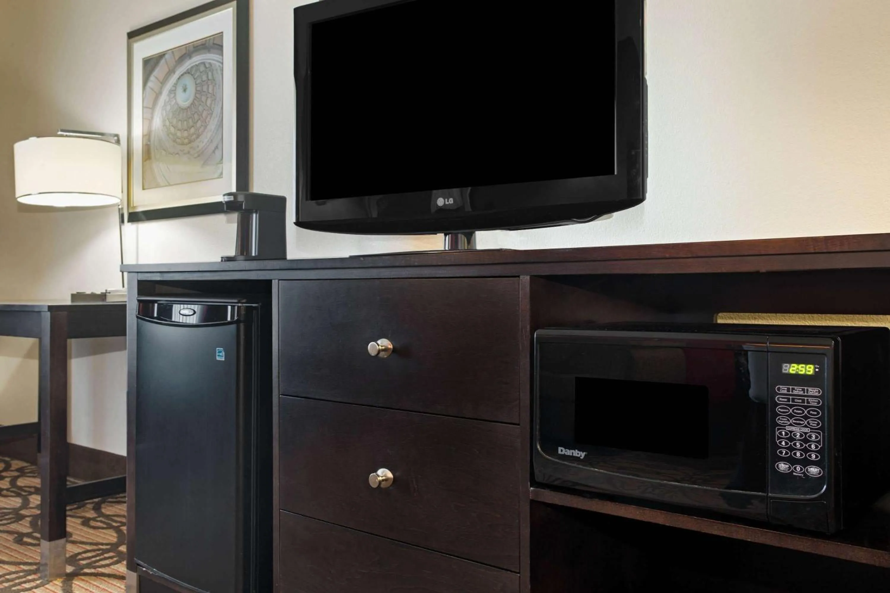 Photo of the whole room in La Quinta by Wyndham Pearsall