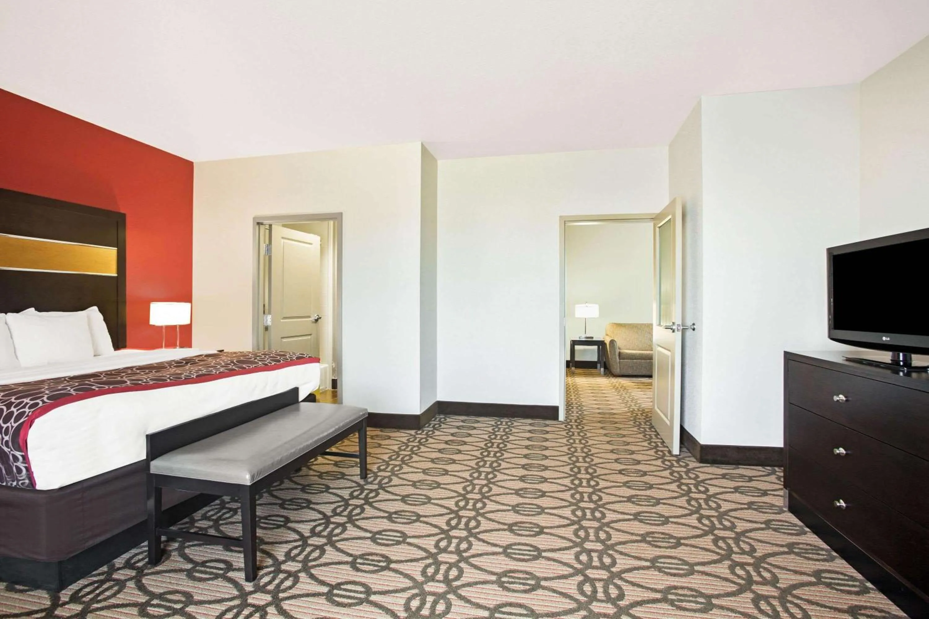 Photo of the whole room, Bed in La Quinta by Wyndham Pearsall