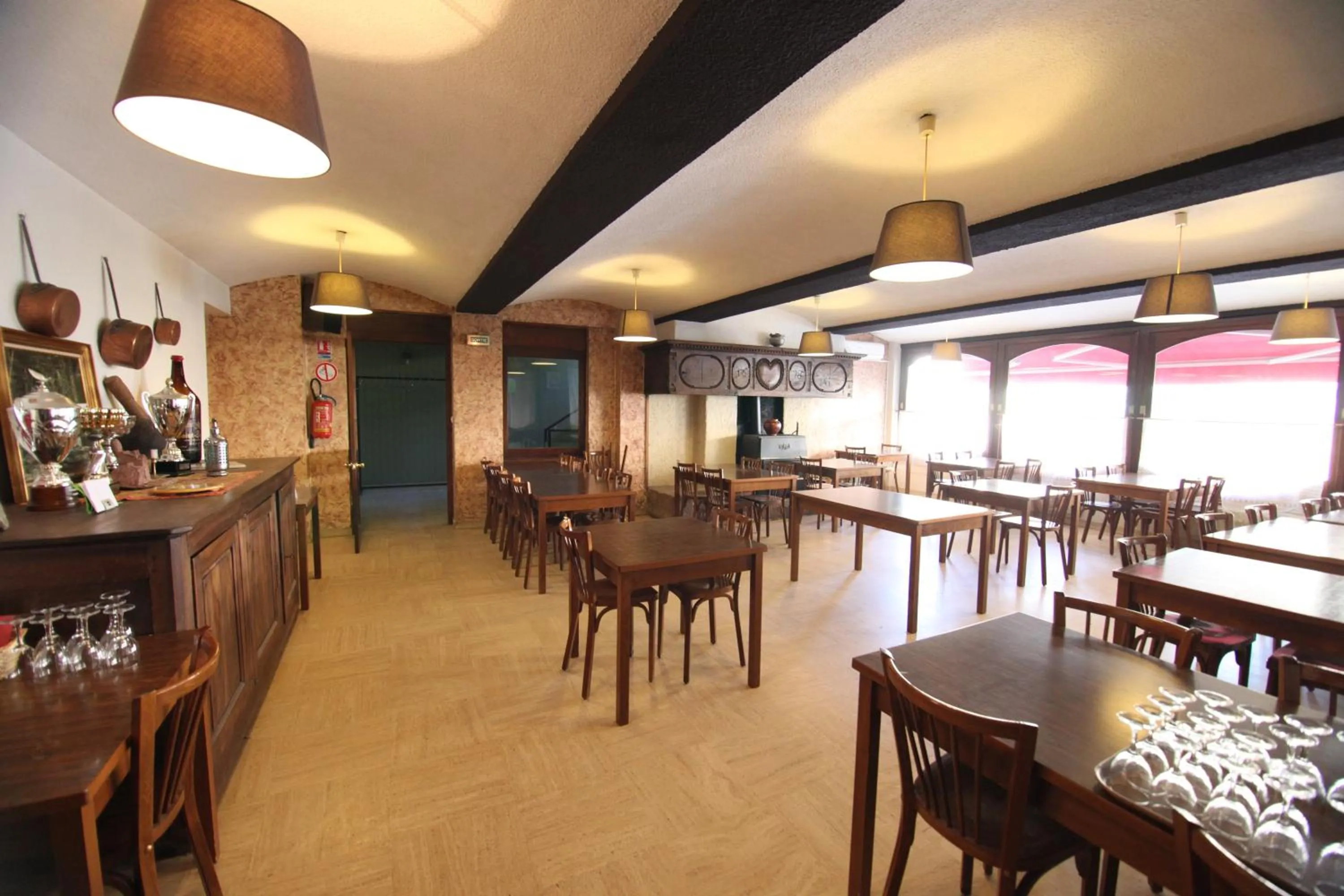 Banquet/Function facilities in Logis Hotel Restaurant Du Commerce