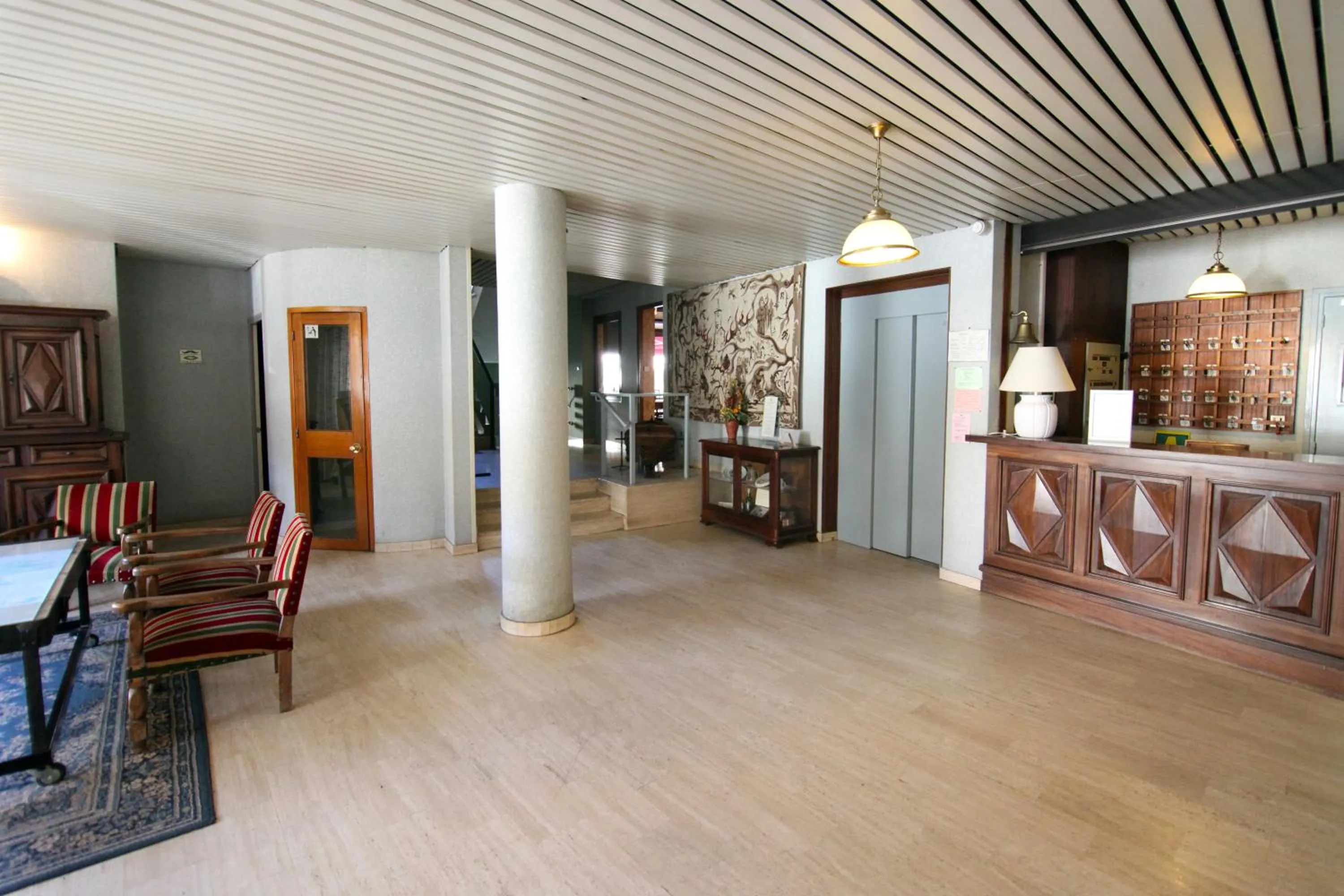 Lobby or reception in Logis Hotel Restaurant Du Commerce