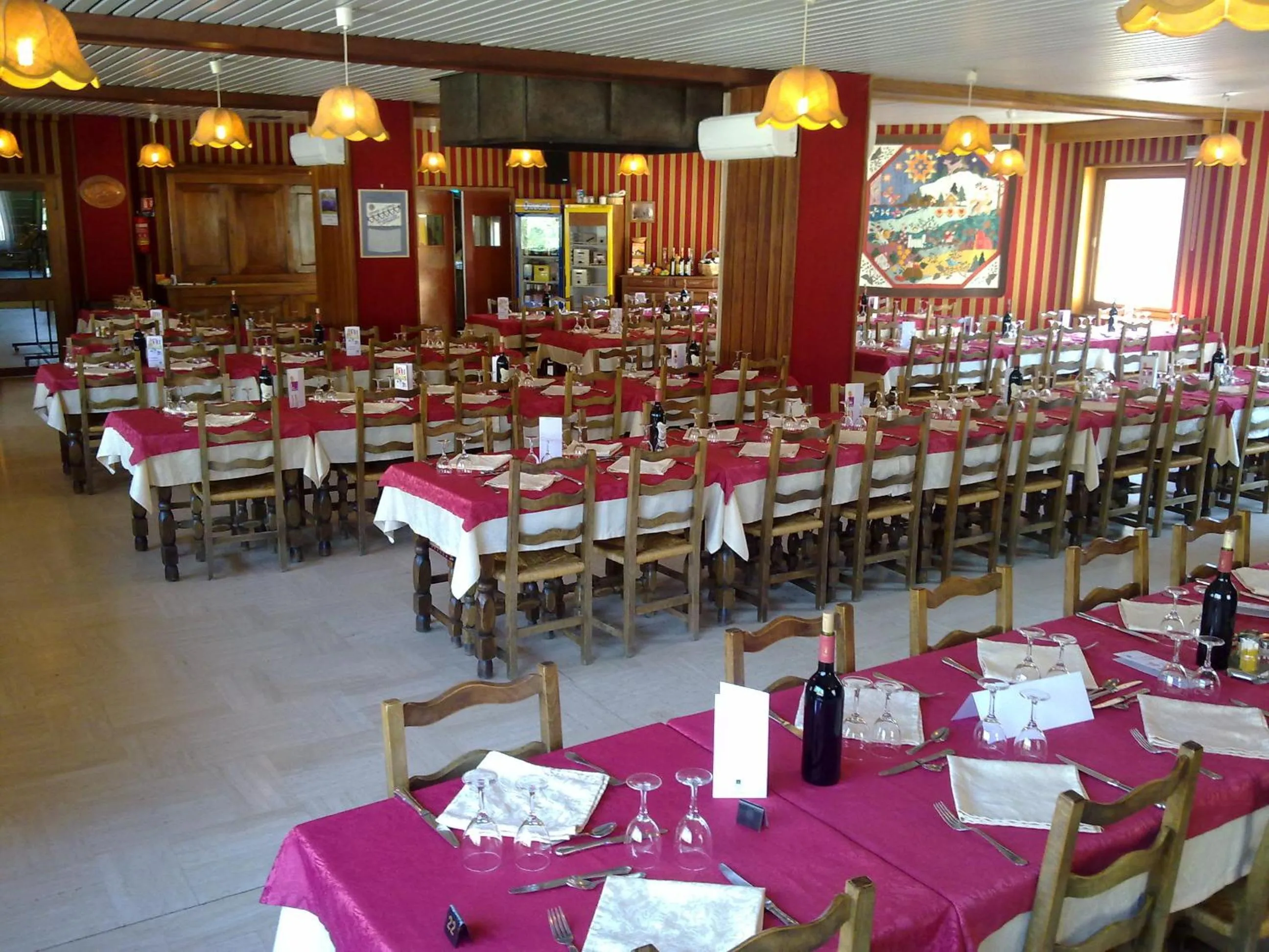 Restaurant/places to eat in Logis Hotel Restaurant Du Commerce