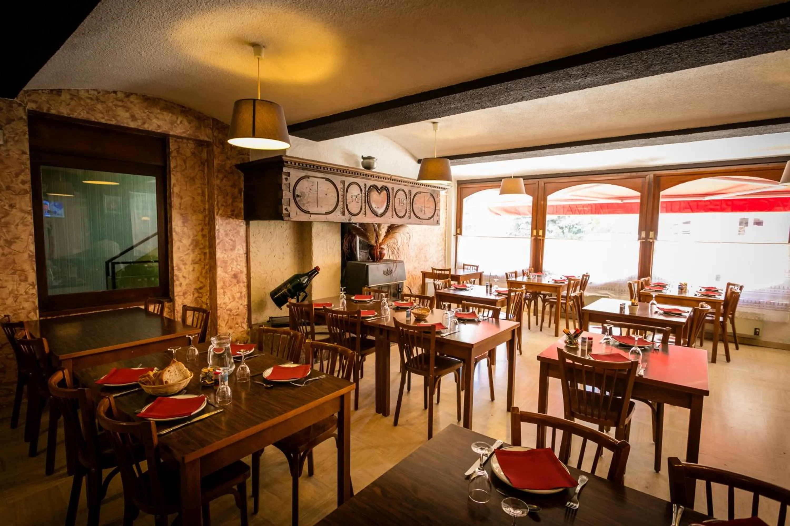 Breakfast in Logis Hotel Restaurant Du Commerce