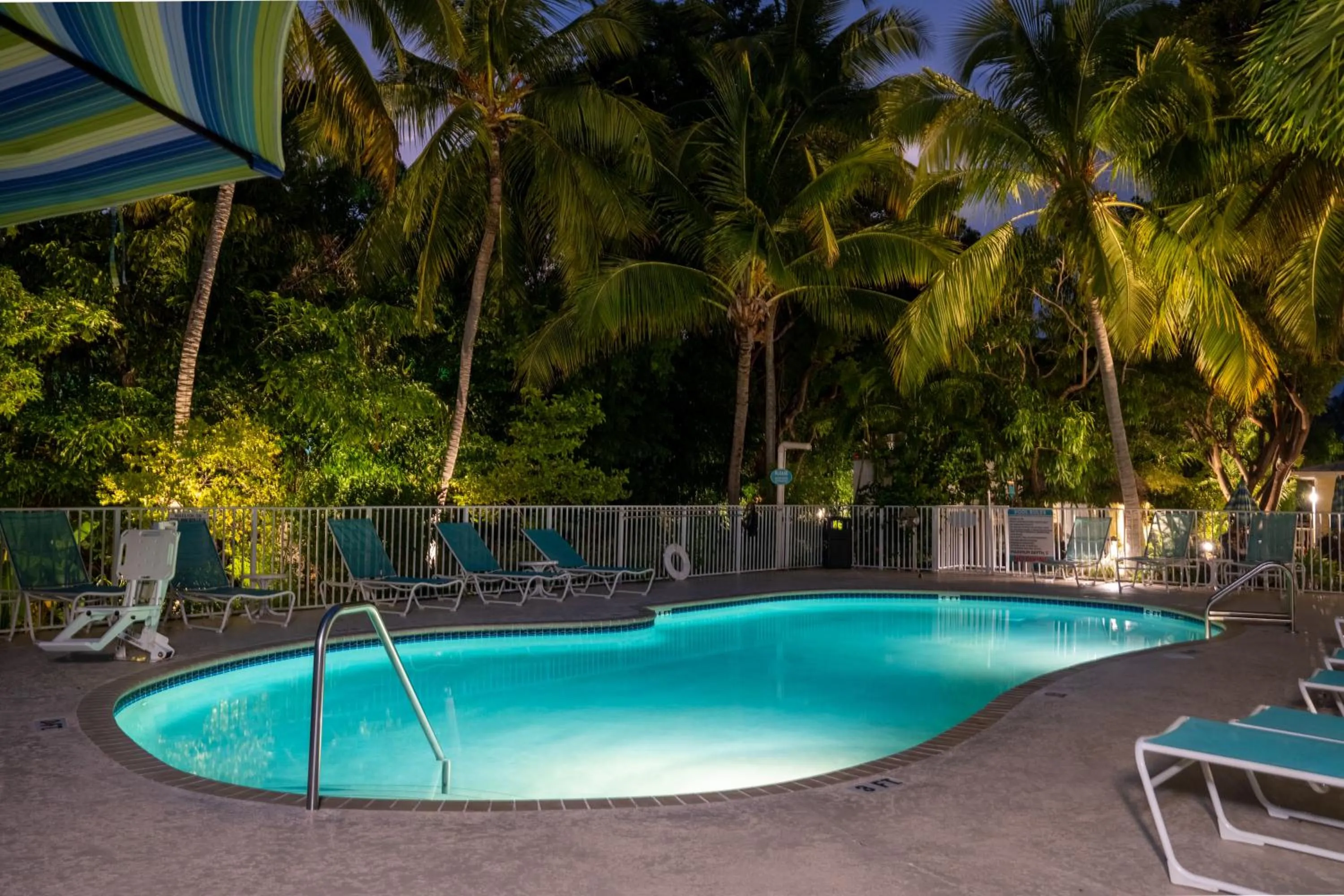 Swimming pool in Coconut Bay Resort - Key Largo