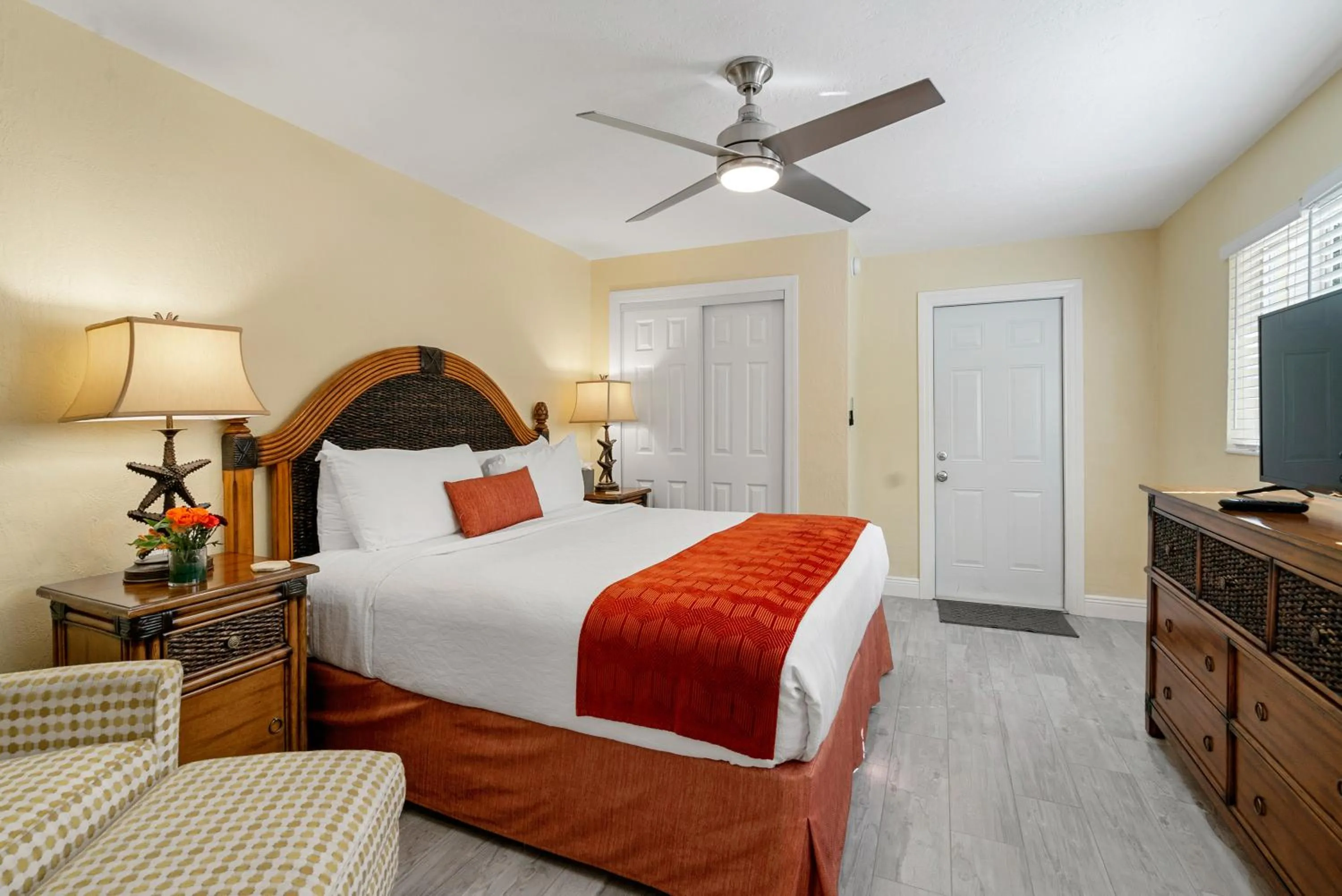 Bedroom, Bed in Coconut Bay Resort - Key Largo