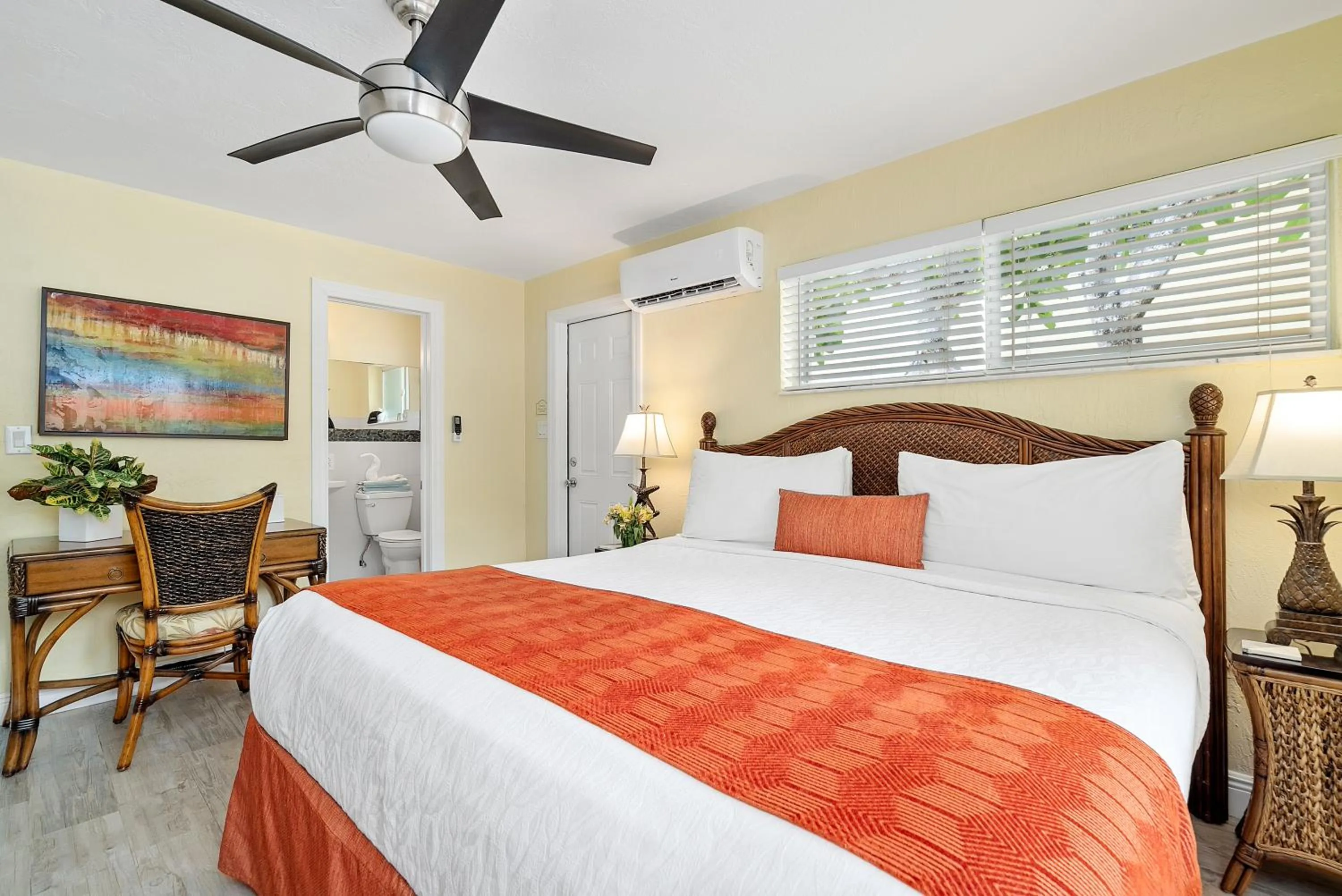 Bedroom, Bed in Coconut Bay Resort - Key Largo