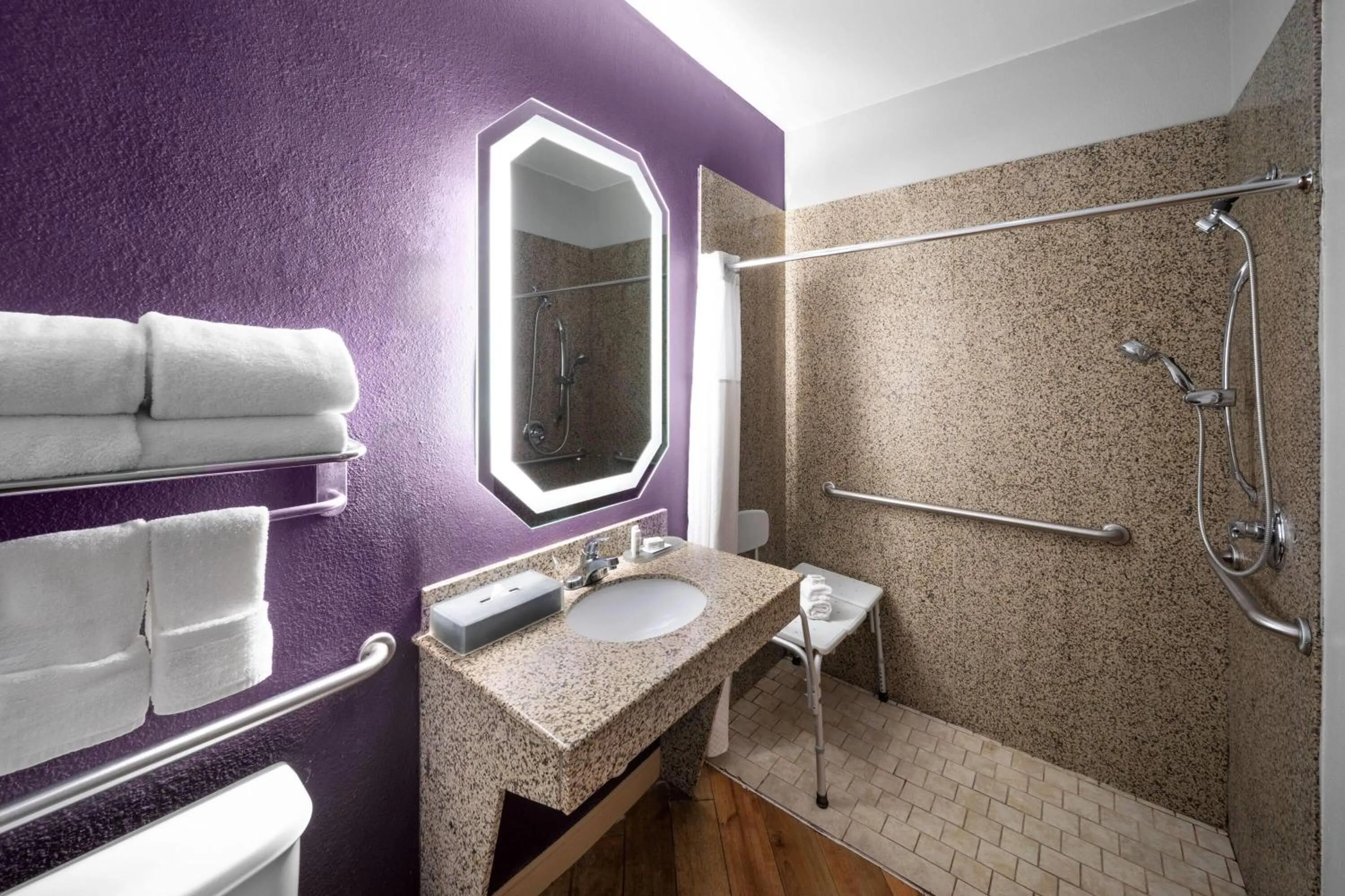 Photo of the whole room in La Quinta by Wyndham Brownwood