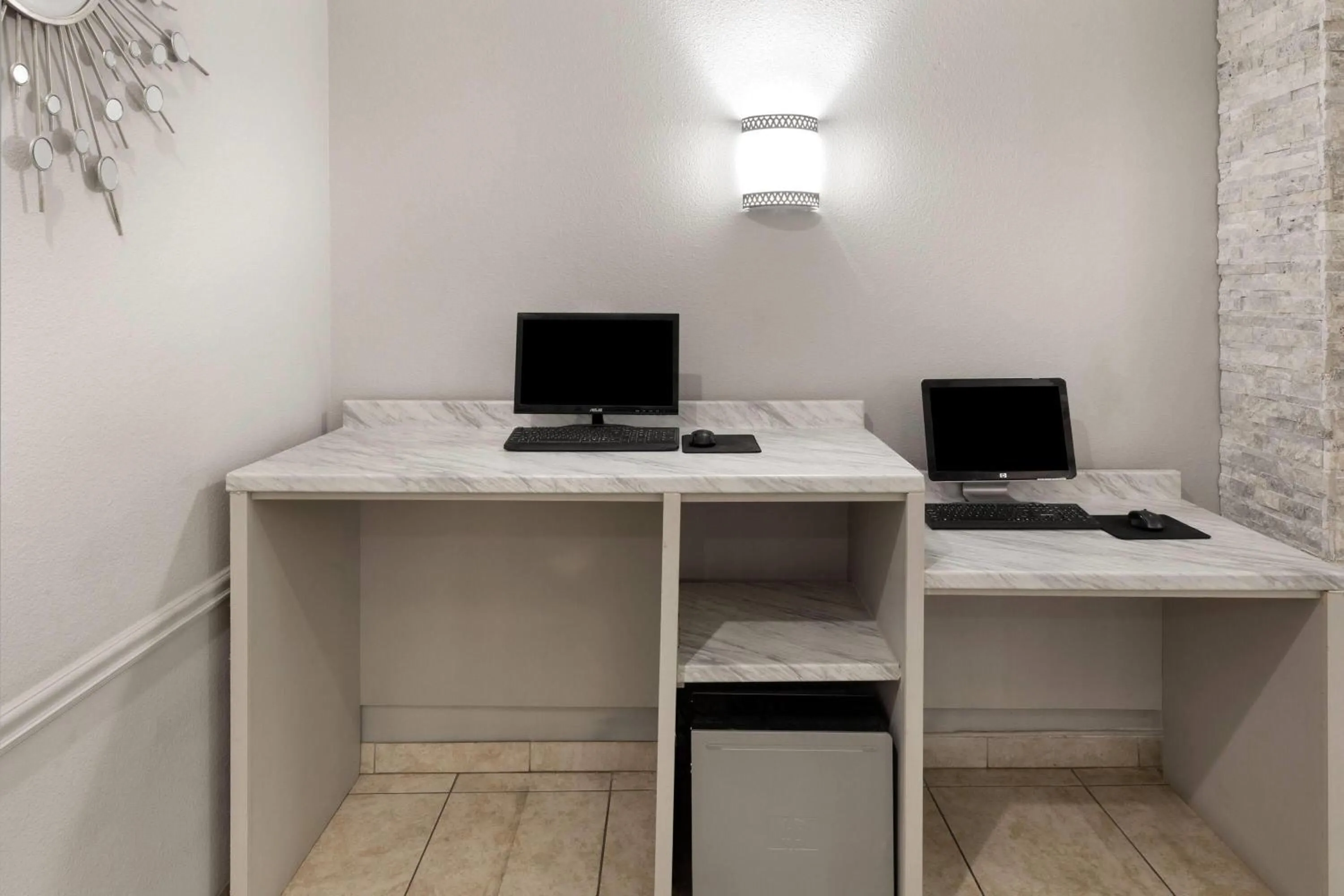 Business facilities in La Quinta by Wyndham Brownwood