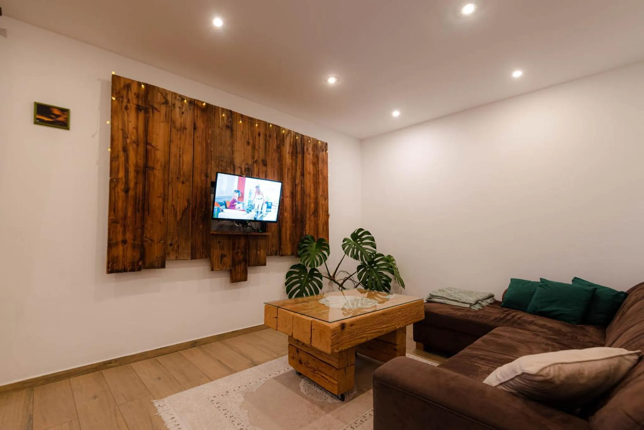 Communal lounge/ TV room in Domki Pod Wulkanem