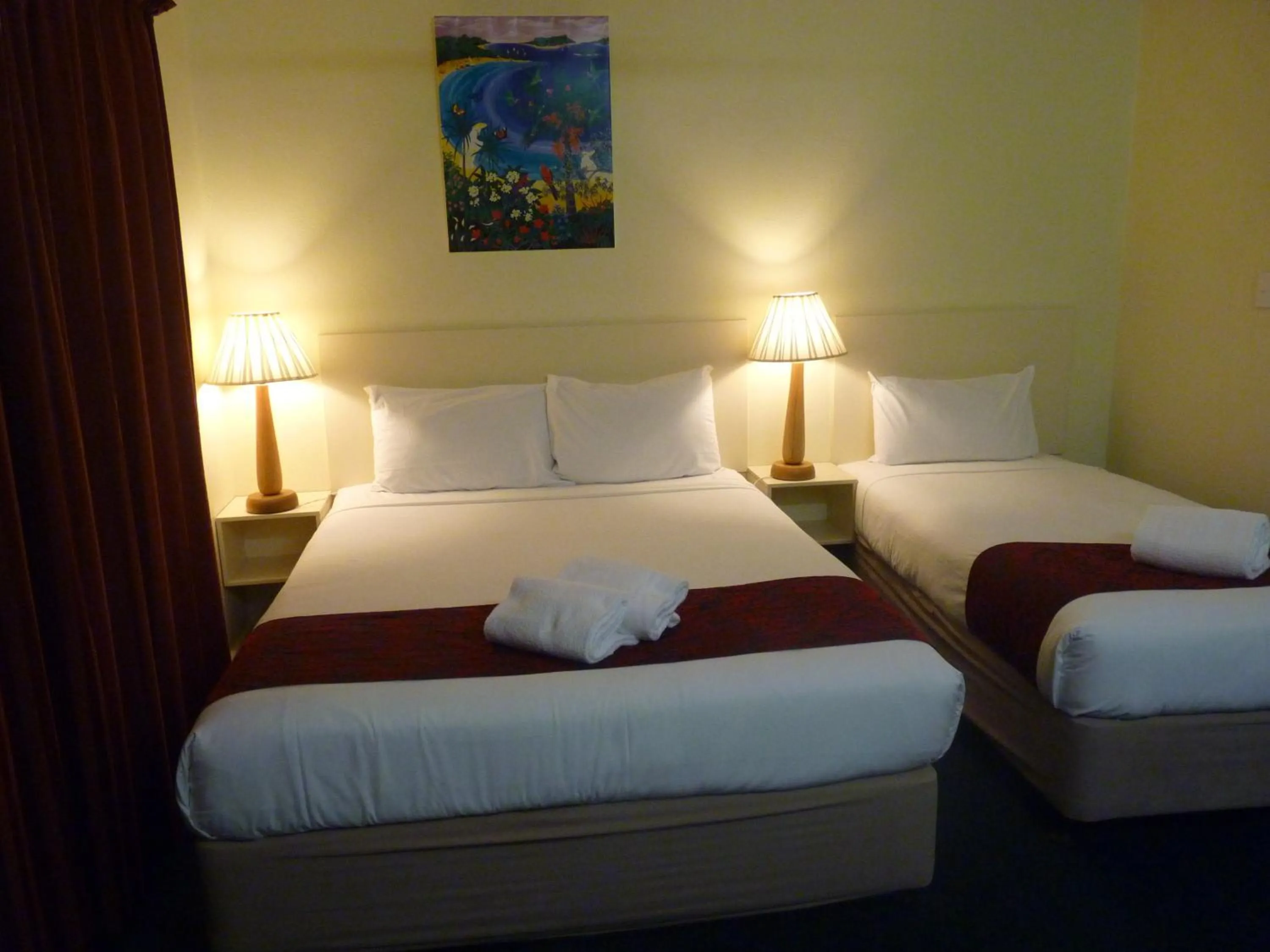 Bed in International Lodge Motel