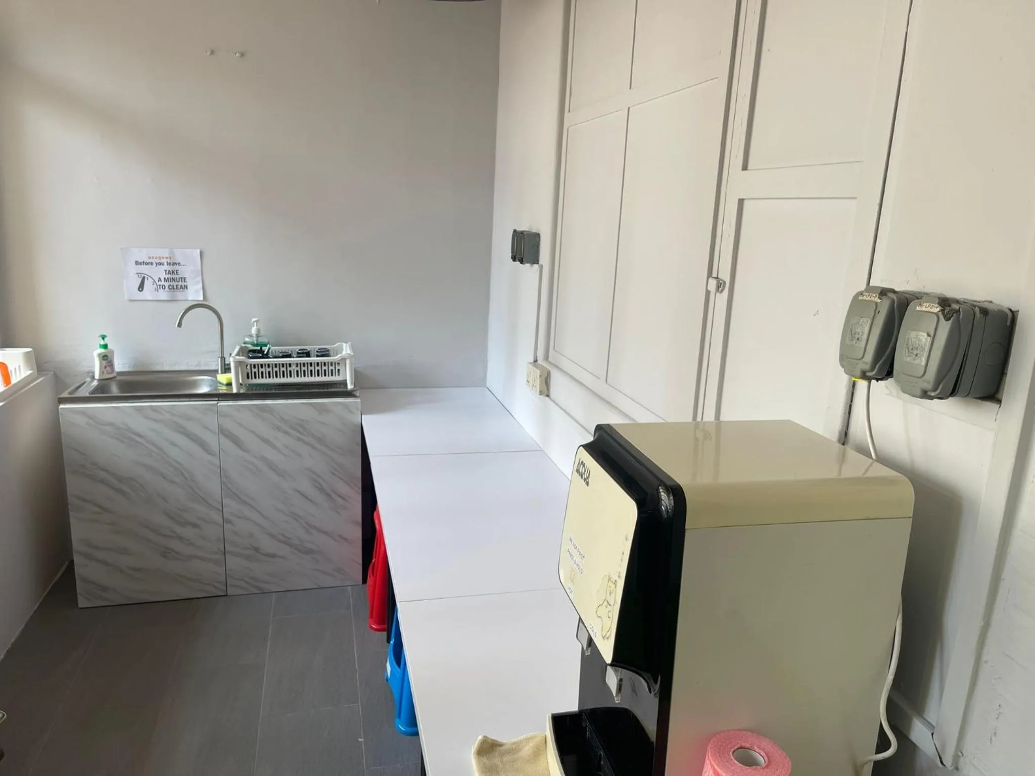 Restaurant/places to eat in Meadows Hostel