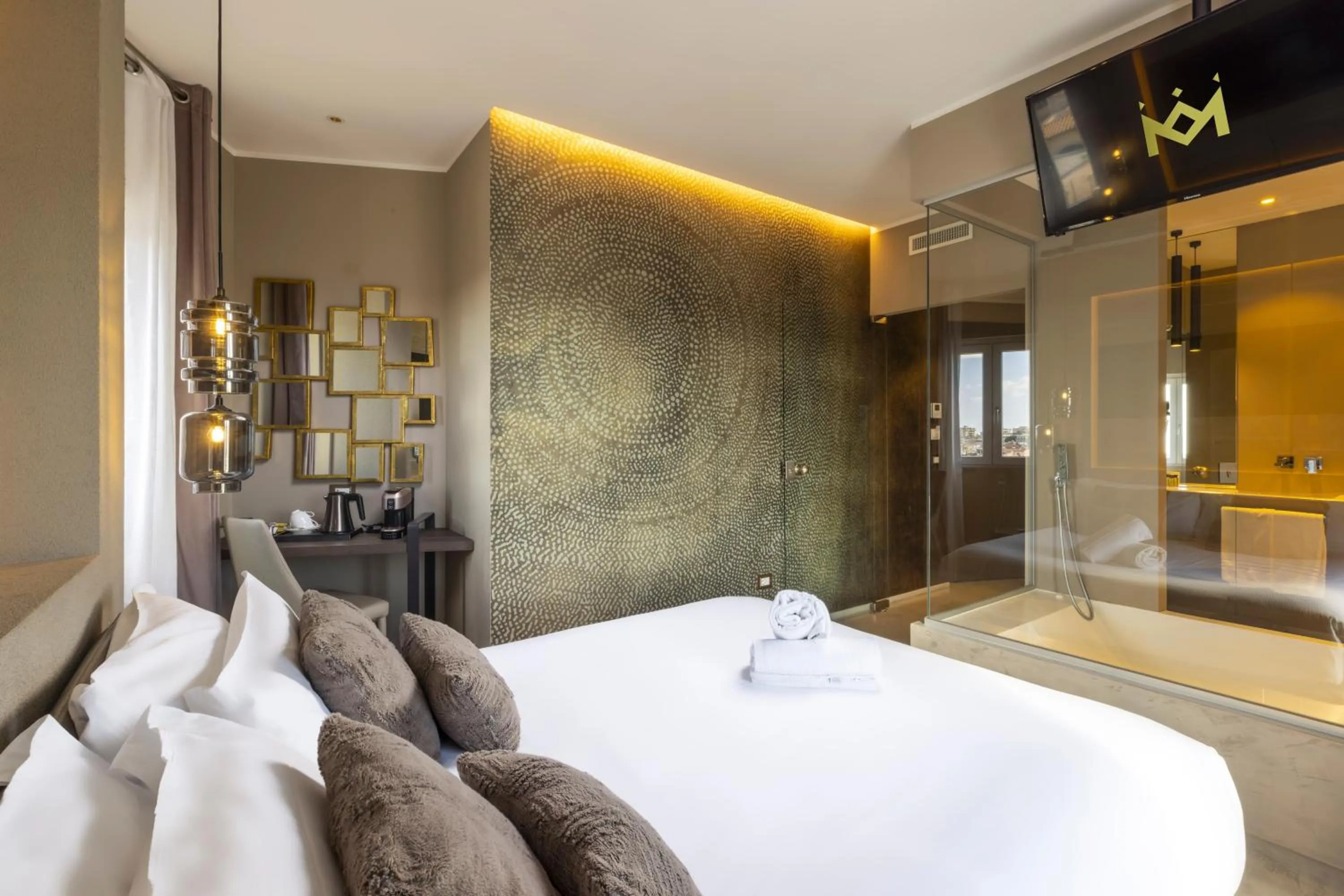 Photo of the whole room, Bed in Milestone