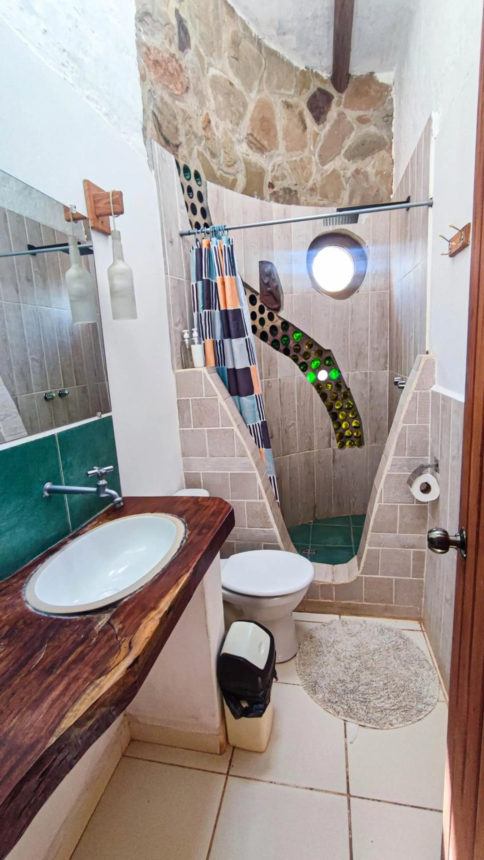 Shower in YVY CASA HOTEL