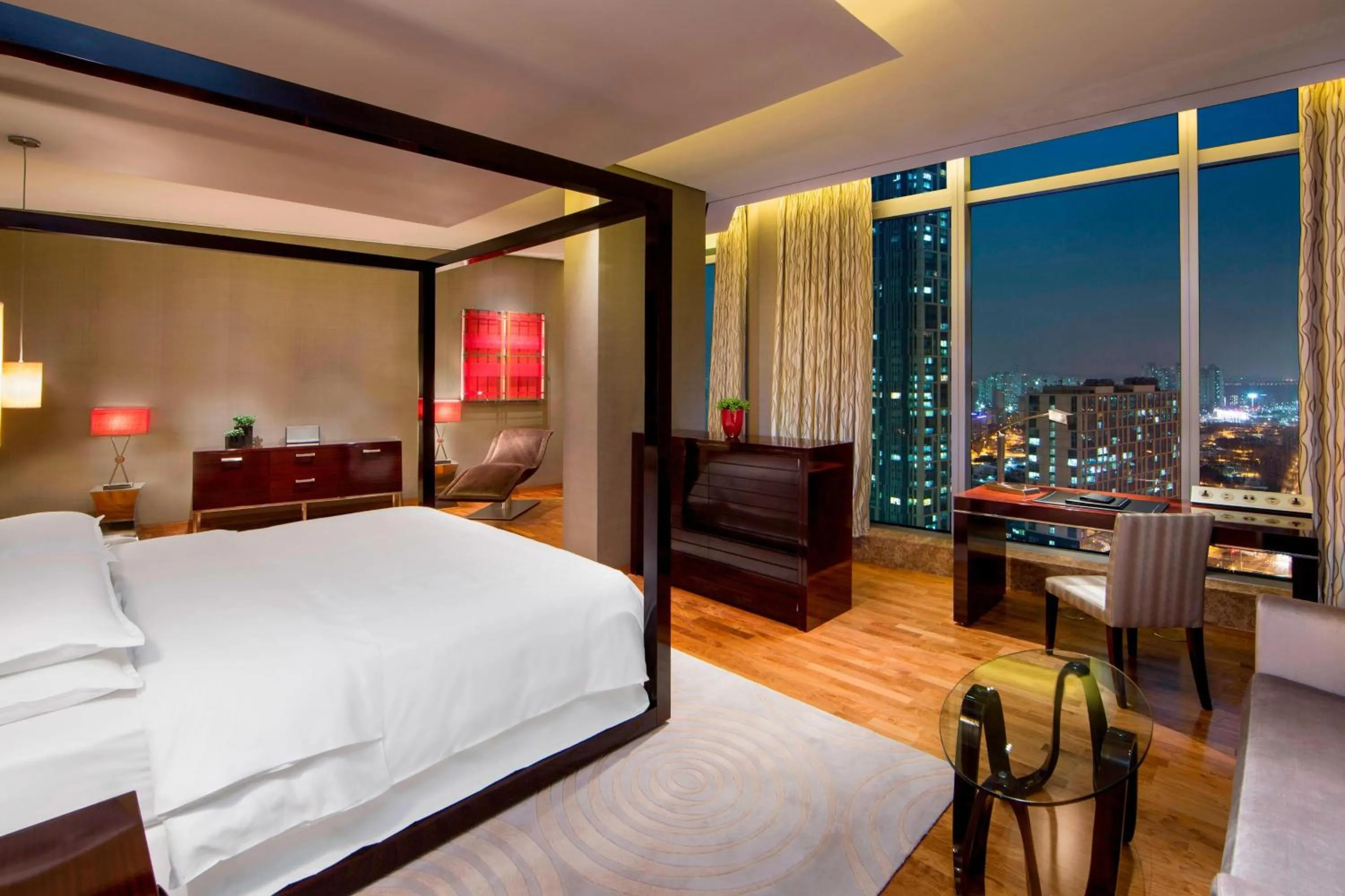 Bedroom, Bed in Sheraton Grand Incheon Hotel