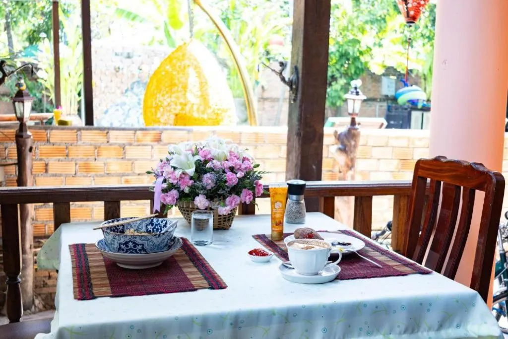 Restaurant/places to eat in De Wiang Kum Kam