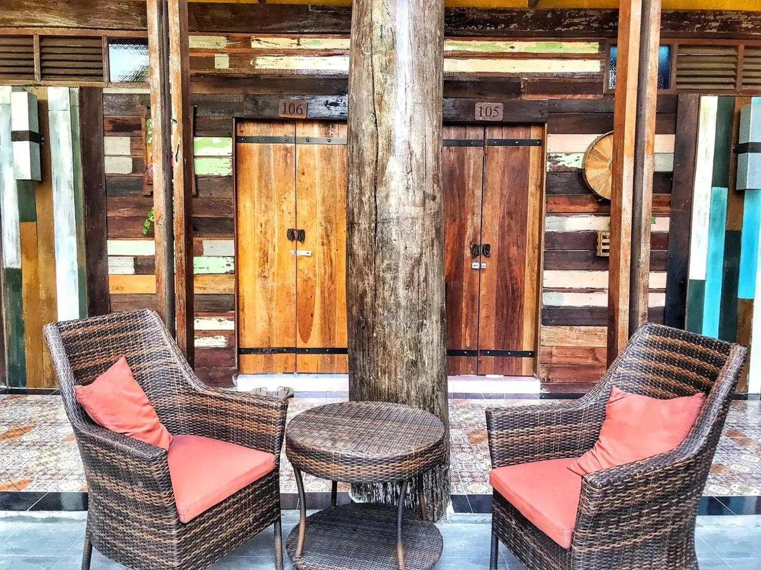 Seating area in De Wiang Kum Kam