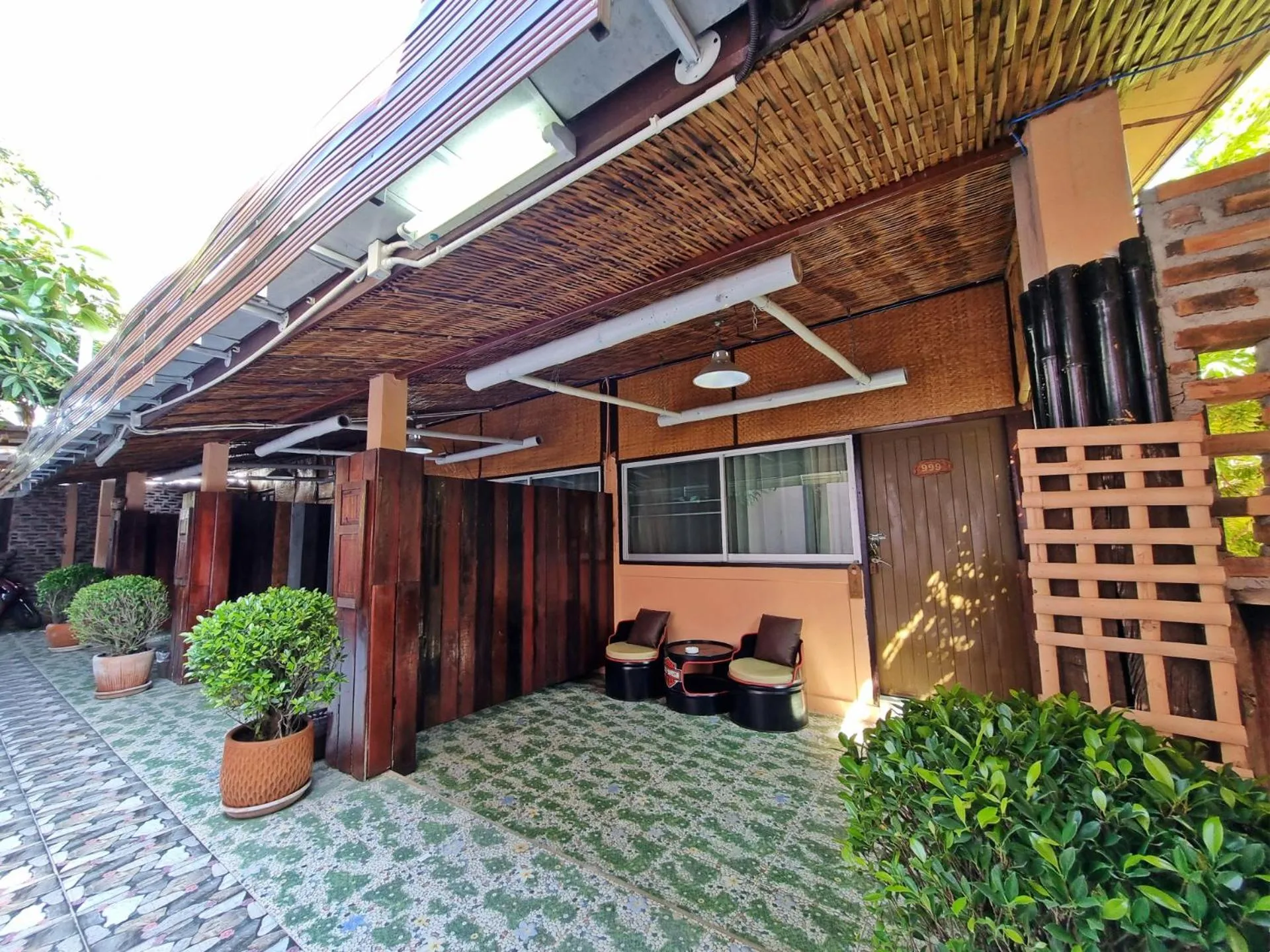 Property building in De Wiang Kum Kam