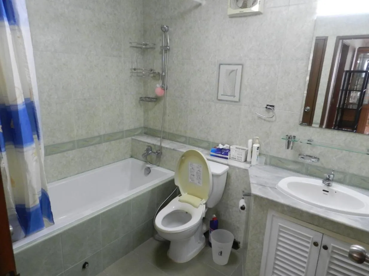 Toilet in Jomtien PLAZA Condotel
