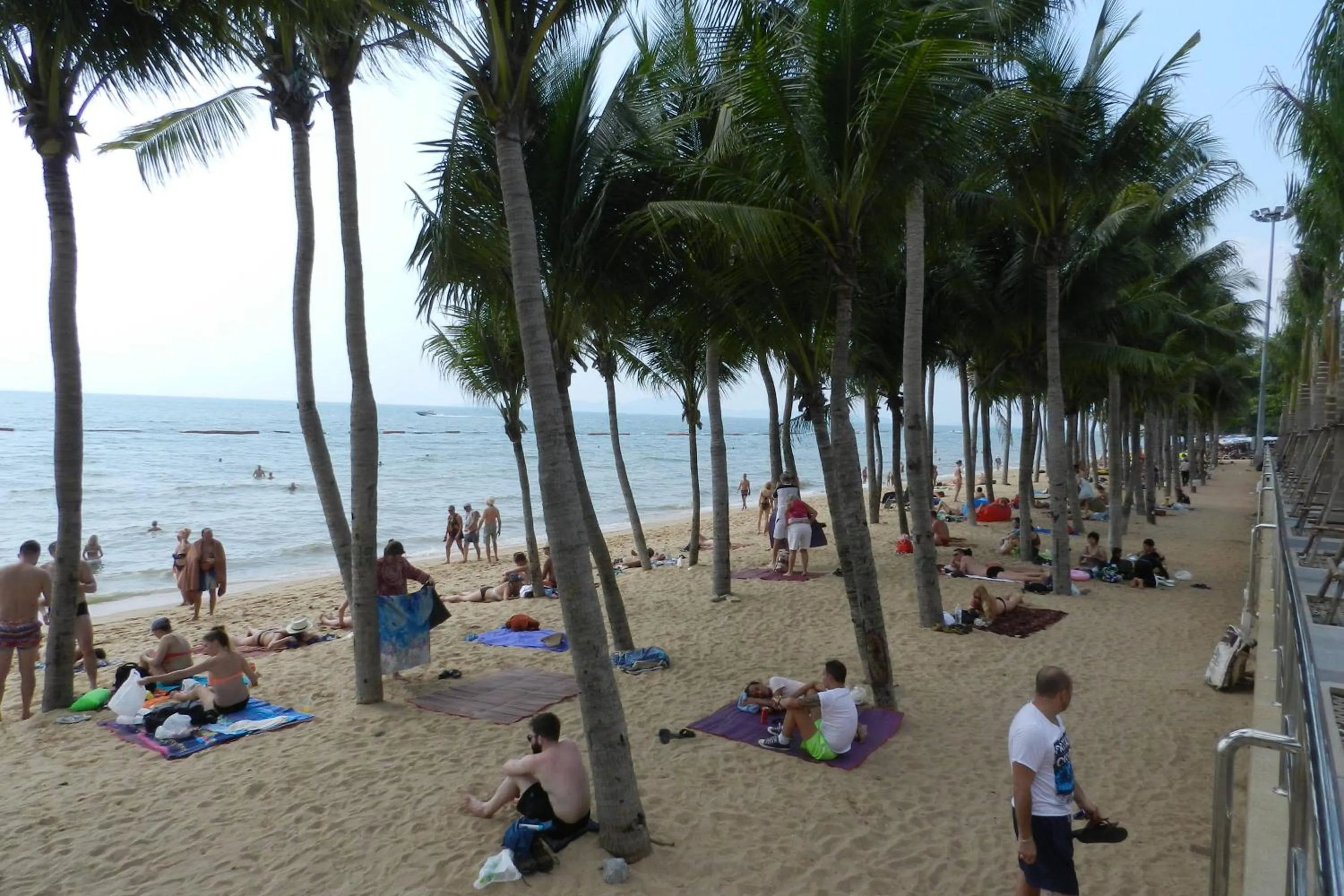 Beach in Jomtien PLAZA Condotel