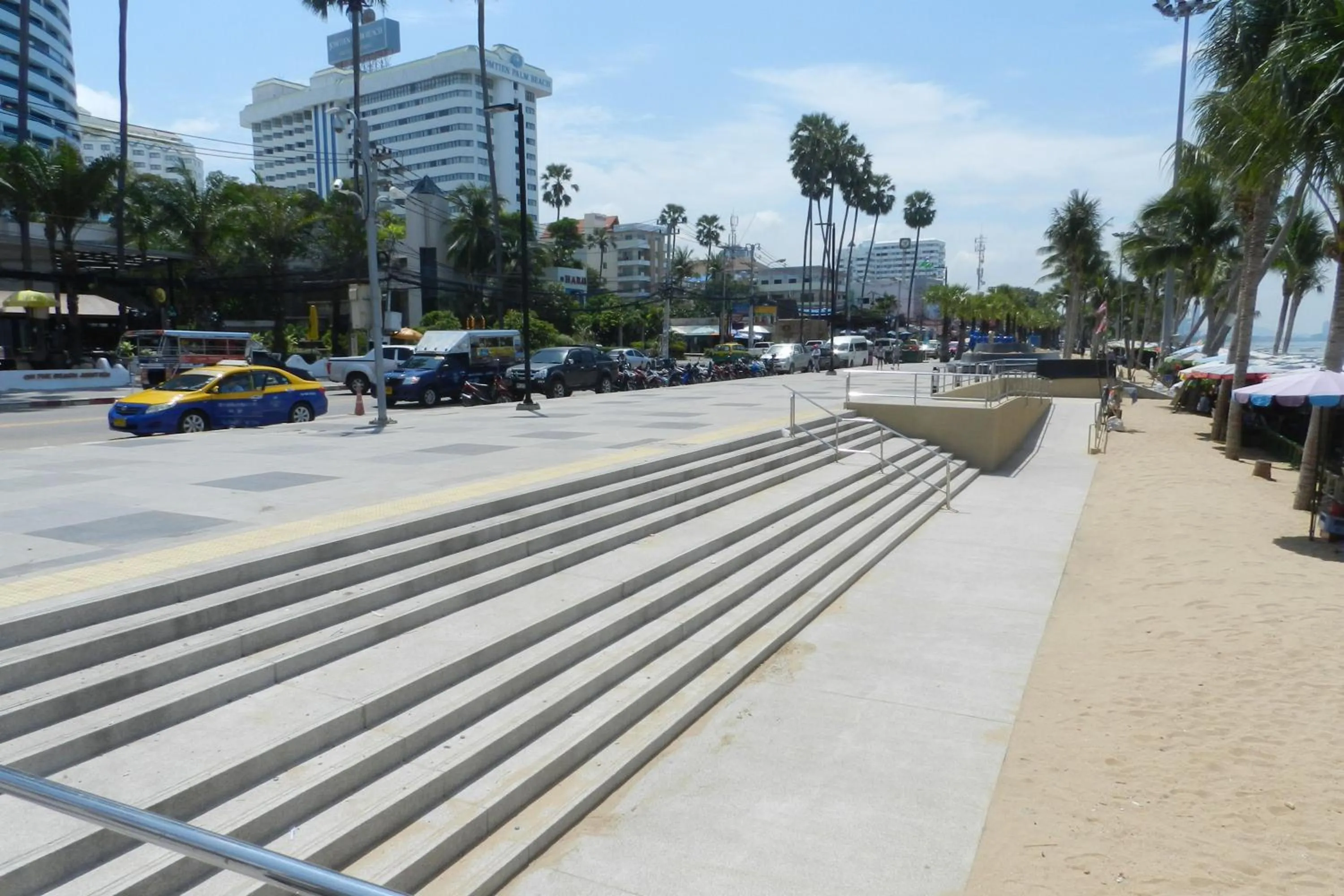 Beach in Jomtien PLAZA Condotel
